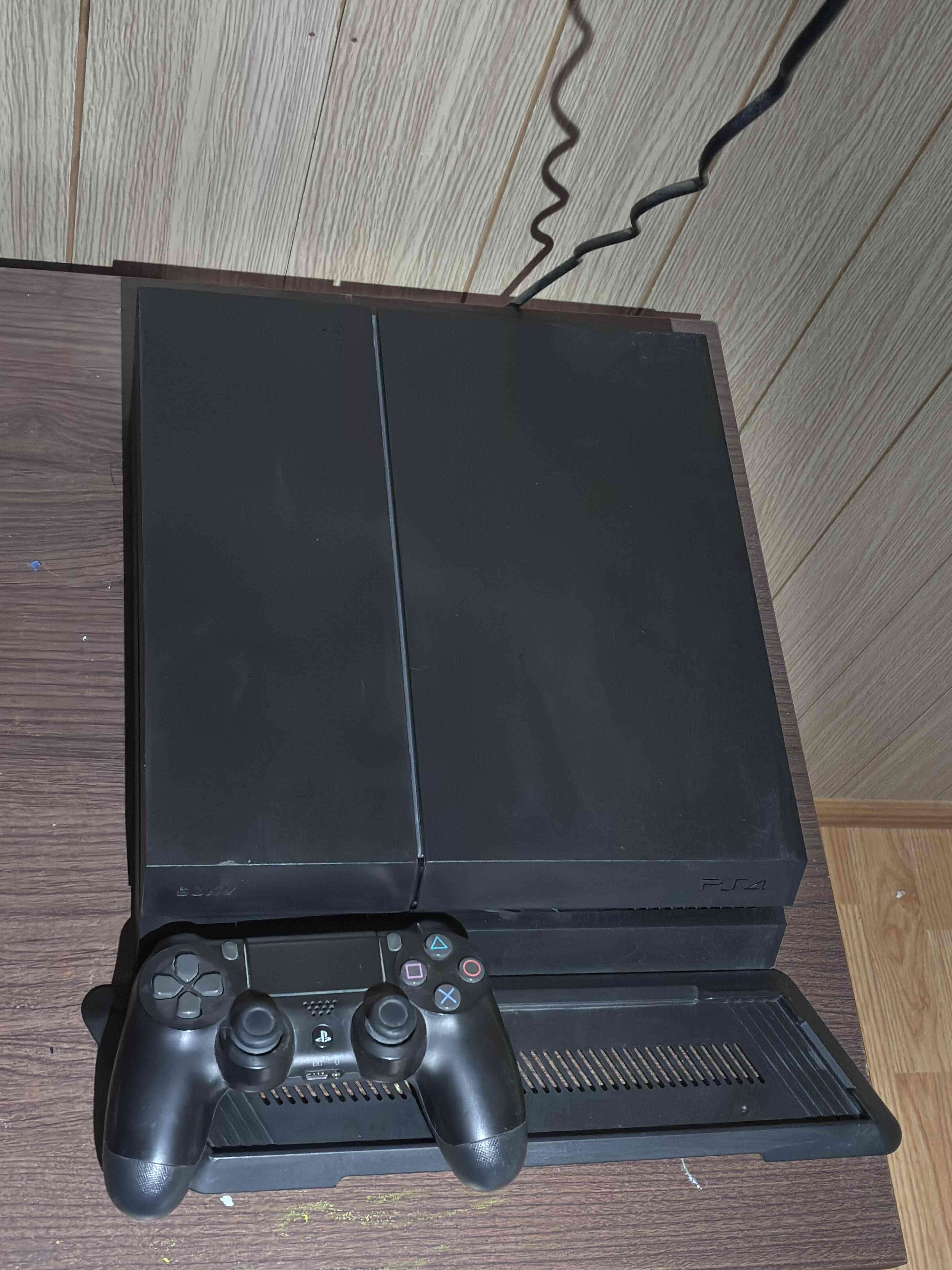 Consola PlayStation 4 con control - miniatura 1