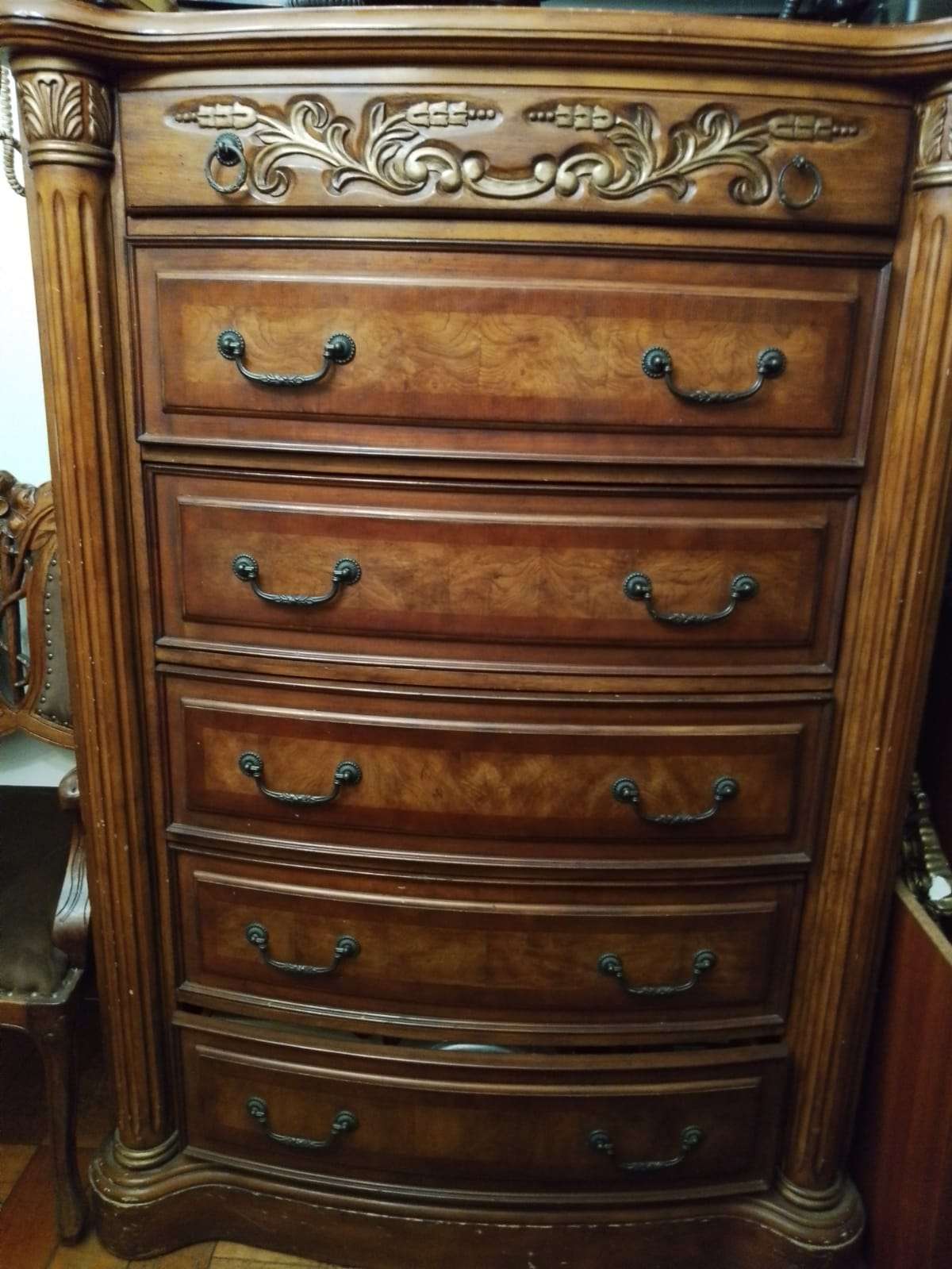 cómoda de estilo barroco madera tallada - miniatura 1