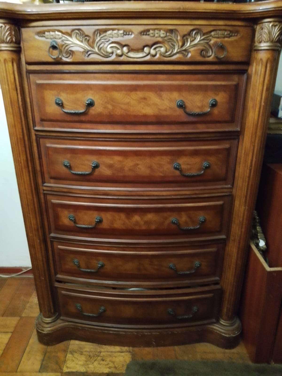 cómoda de estilo barroco madera tallada - miniatura 3