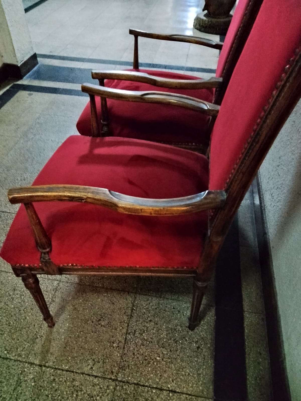 Conjuntos Sillas antiguas de madera y terciopelo - miniatura 2