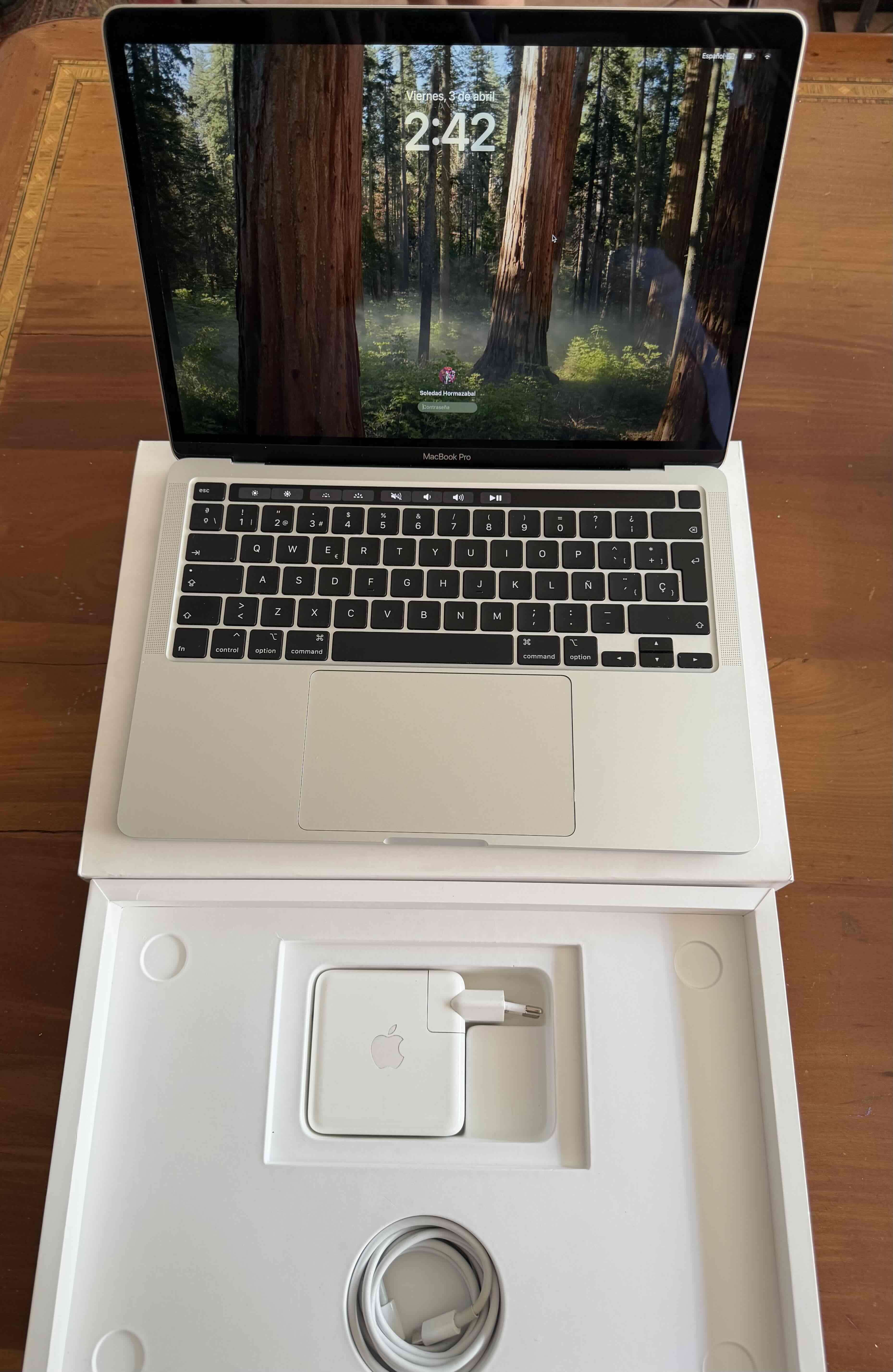 MacBook Pro en caja original - miniatura 2