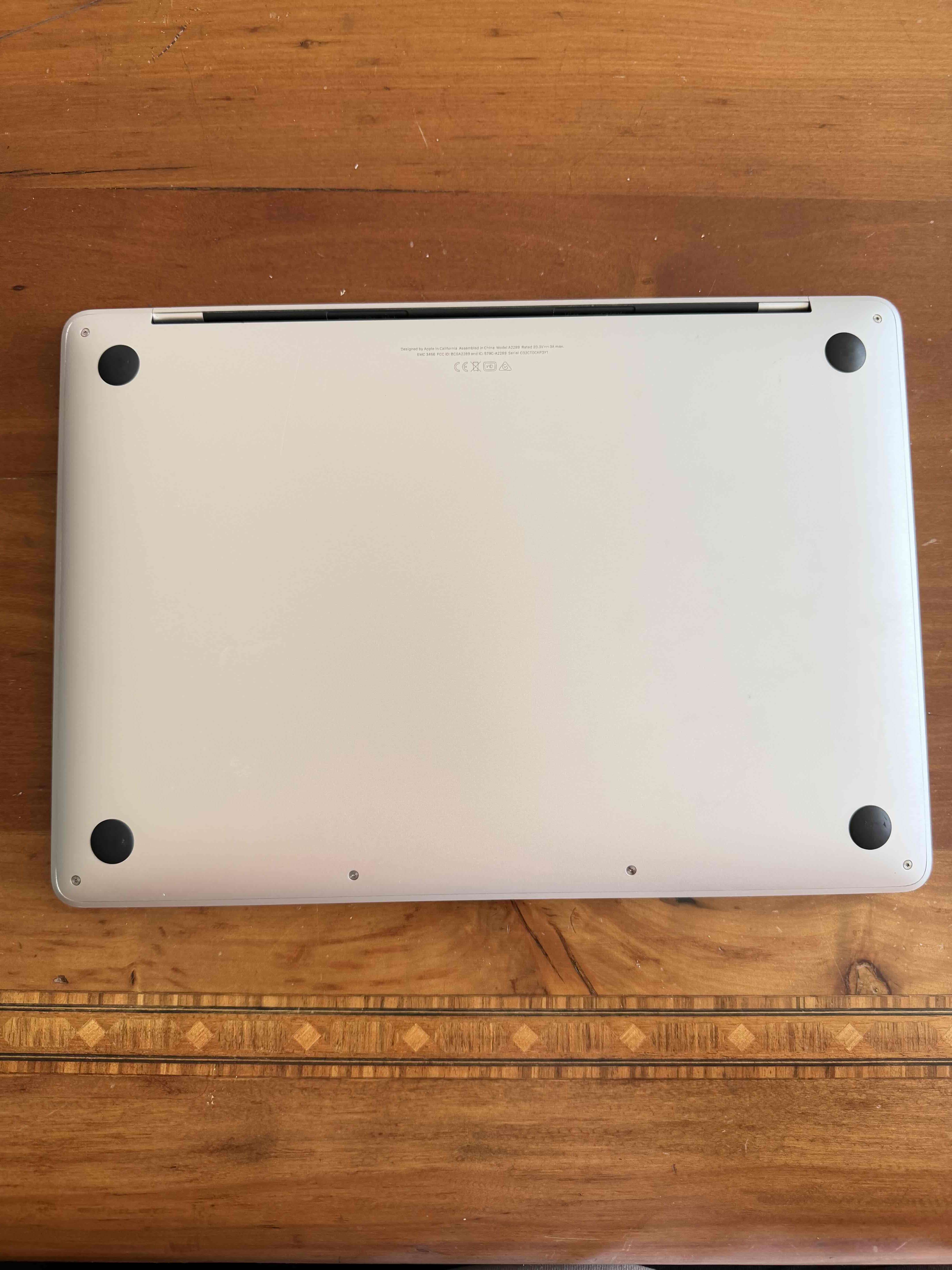 MacBook Pro en caja original - miniatura 3