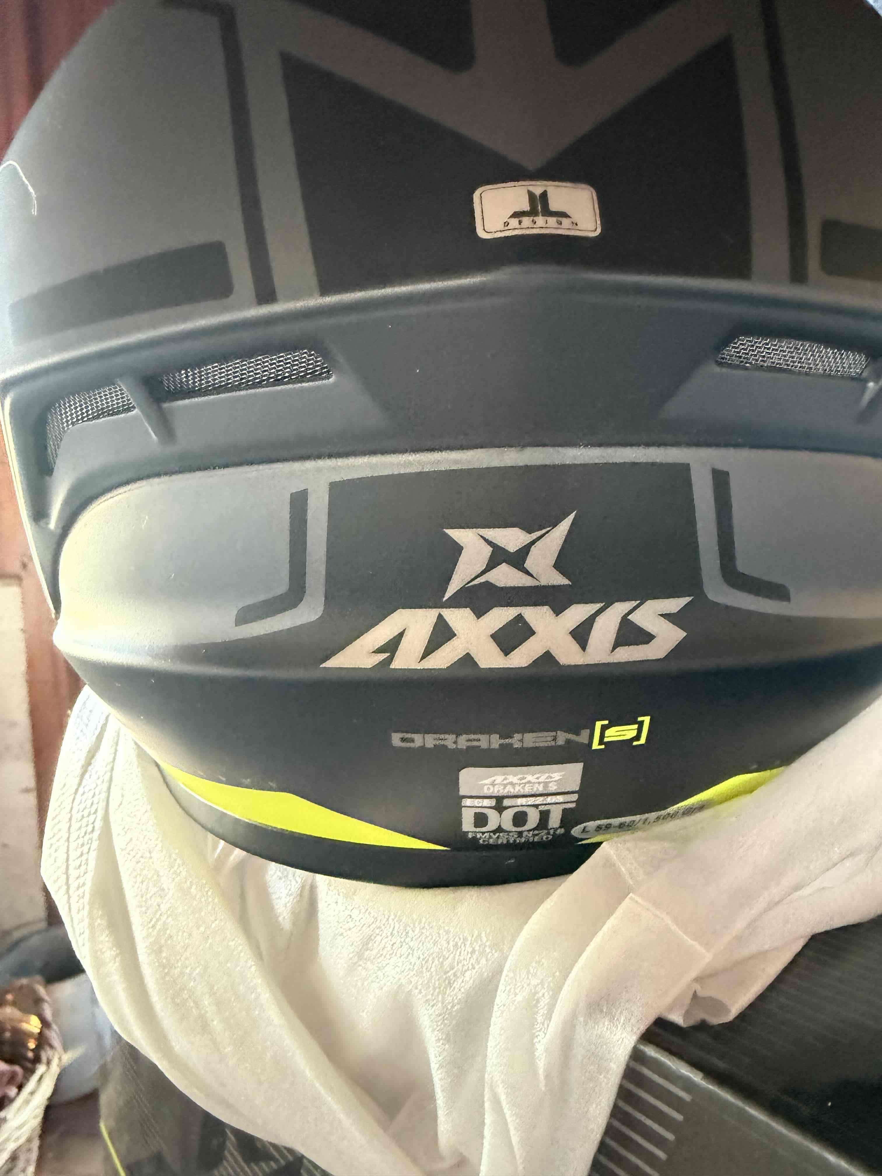 Casco Axxis negro y amarillo - miniatura 3