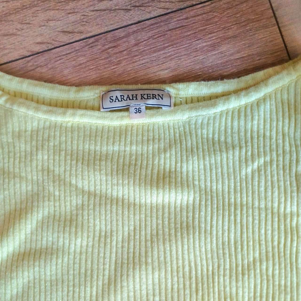 Polera amarilla Sarah Kern - miniatura 4