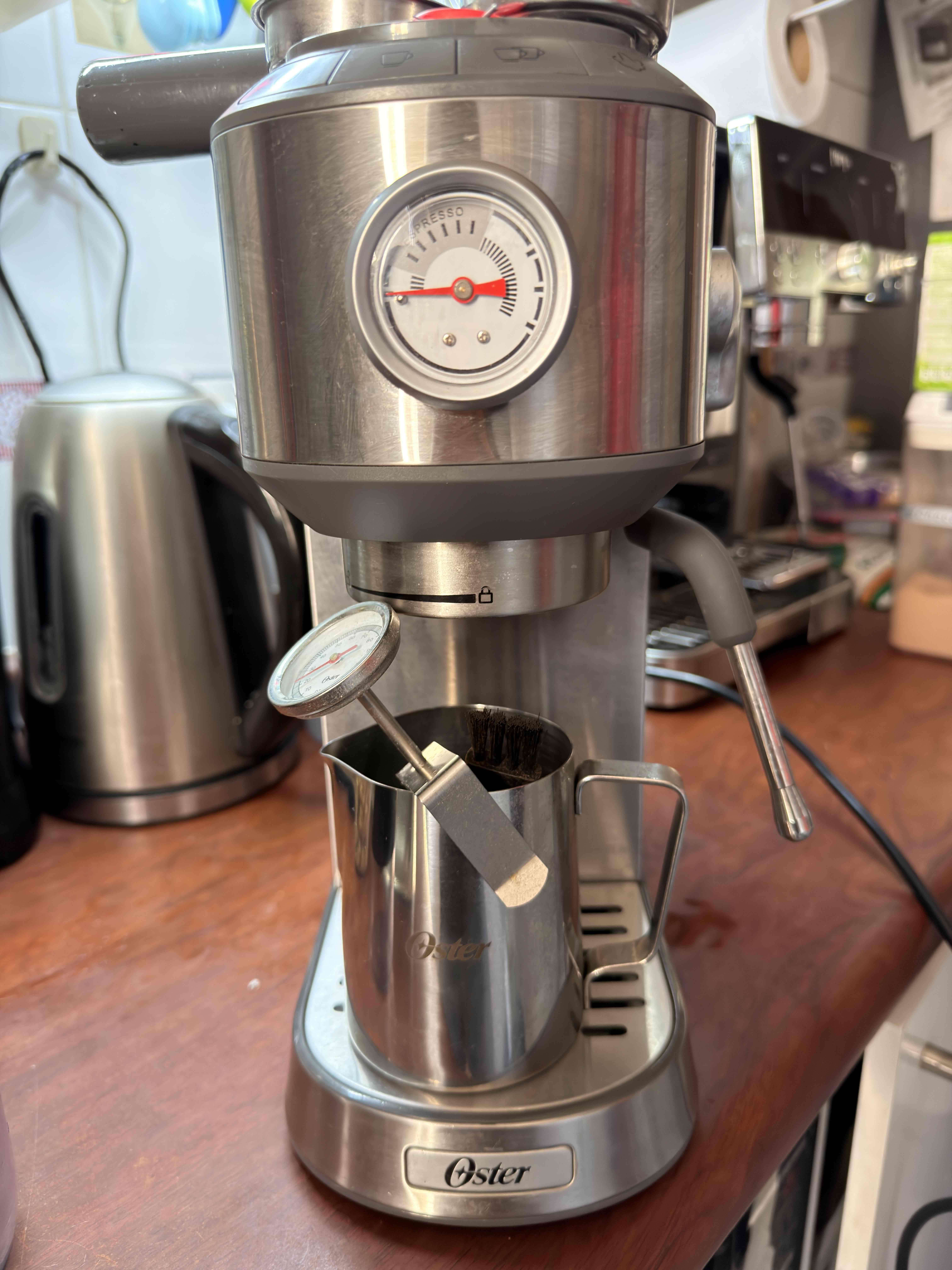 Cafetera Espresso Oster (Impecable) + Molinillo - miniatura 2