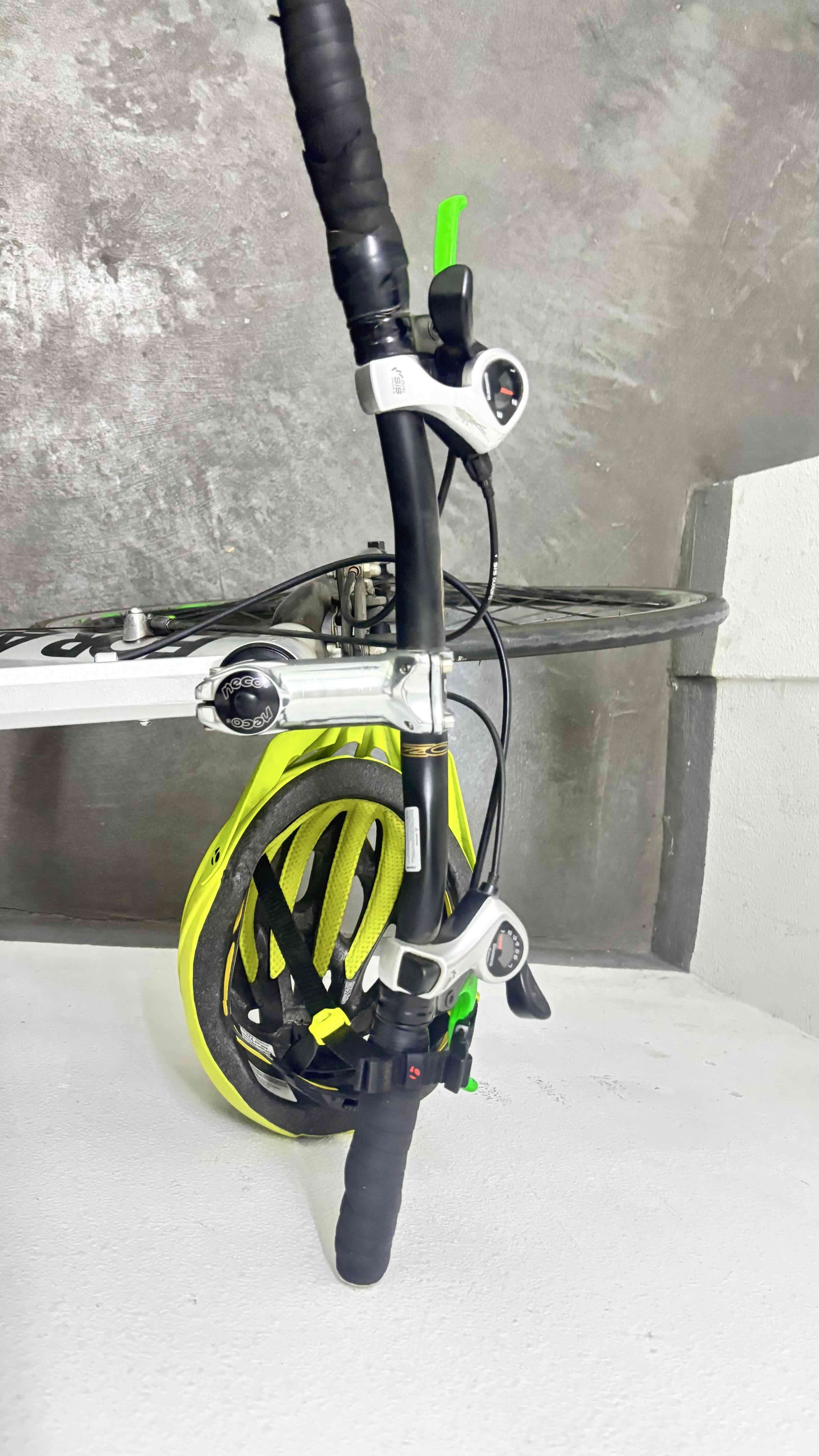 Bicicleta de ruta gris - miniatura 4