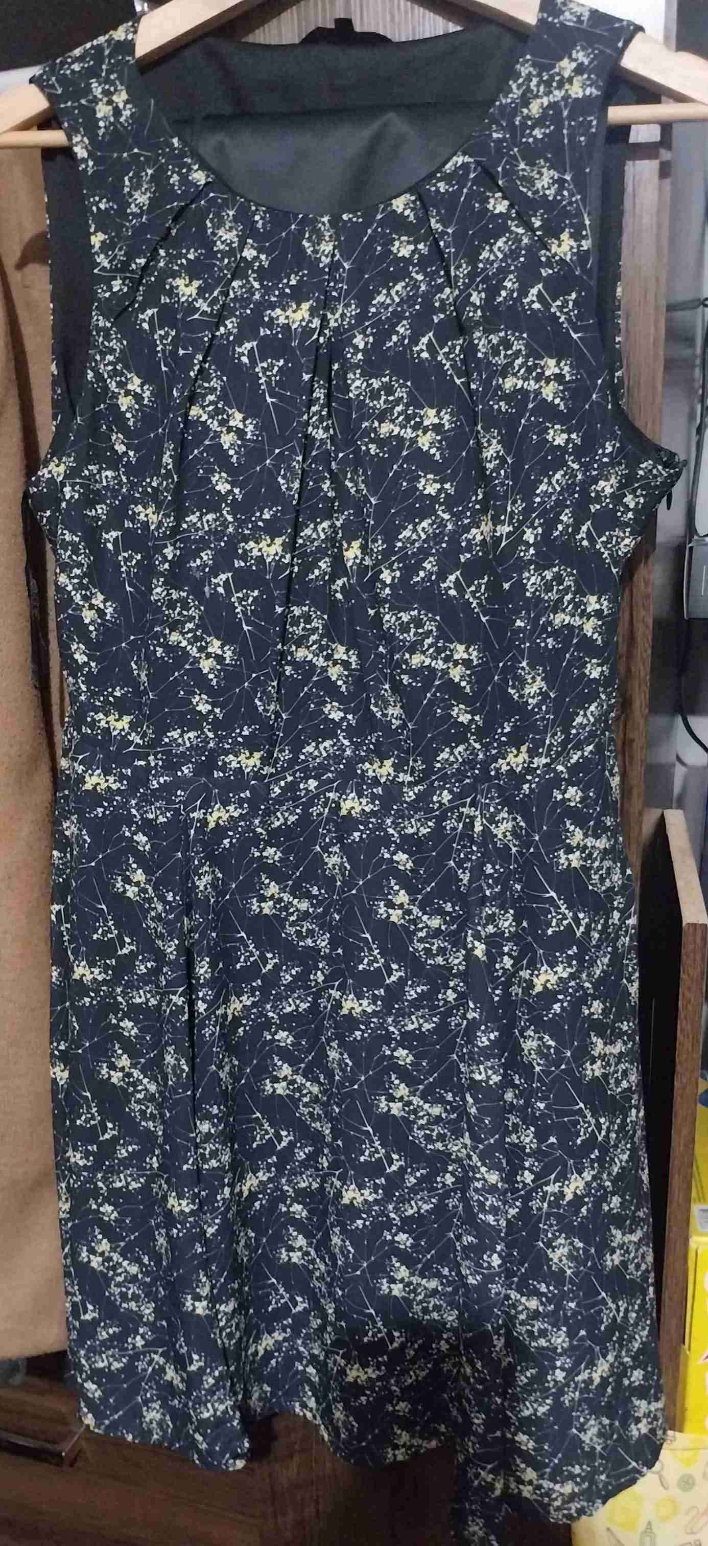 Vestido negro floral - miniatura 2