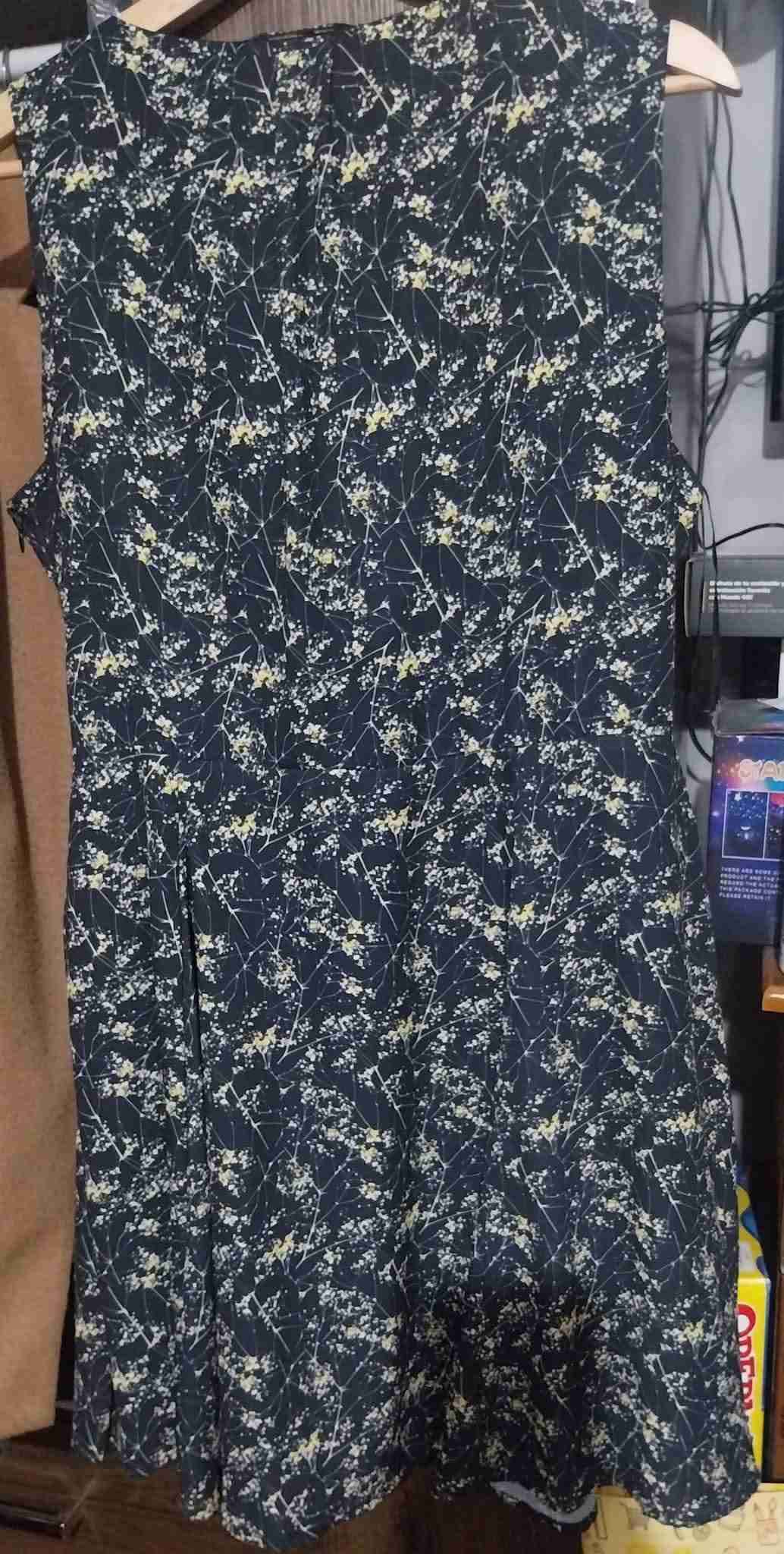 Vestido negro floral - miniatura 3