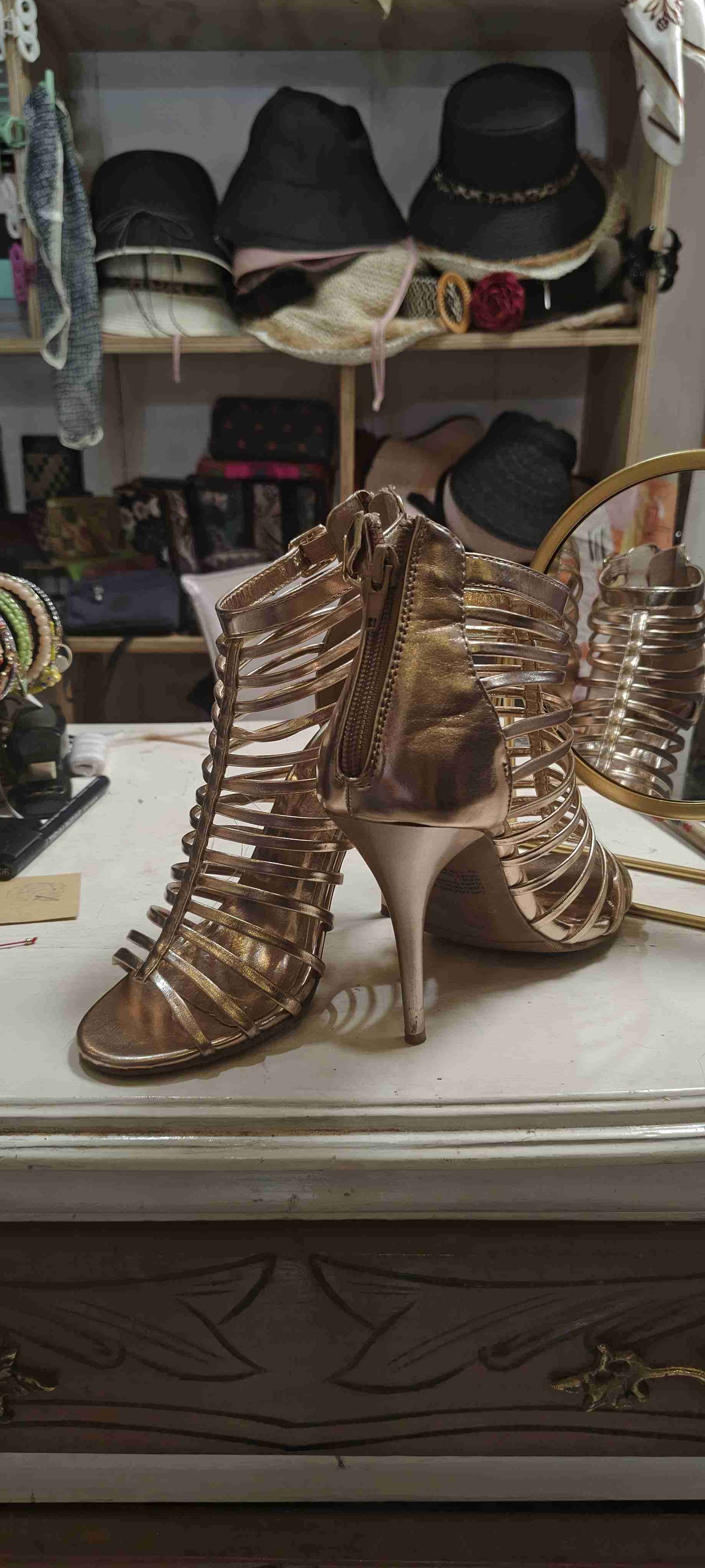 Botines de gamuza color café 𝐲 𝐦𝐚𝐬 - miniatura 6