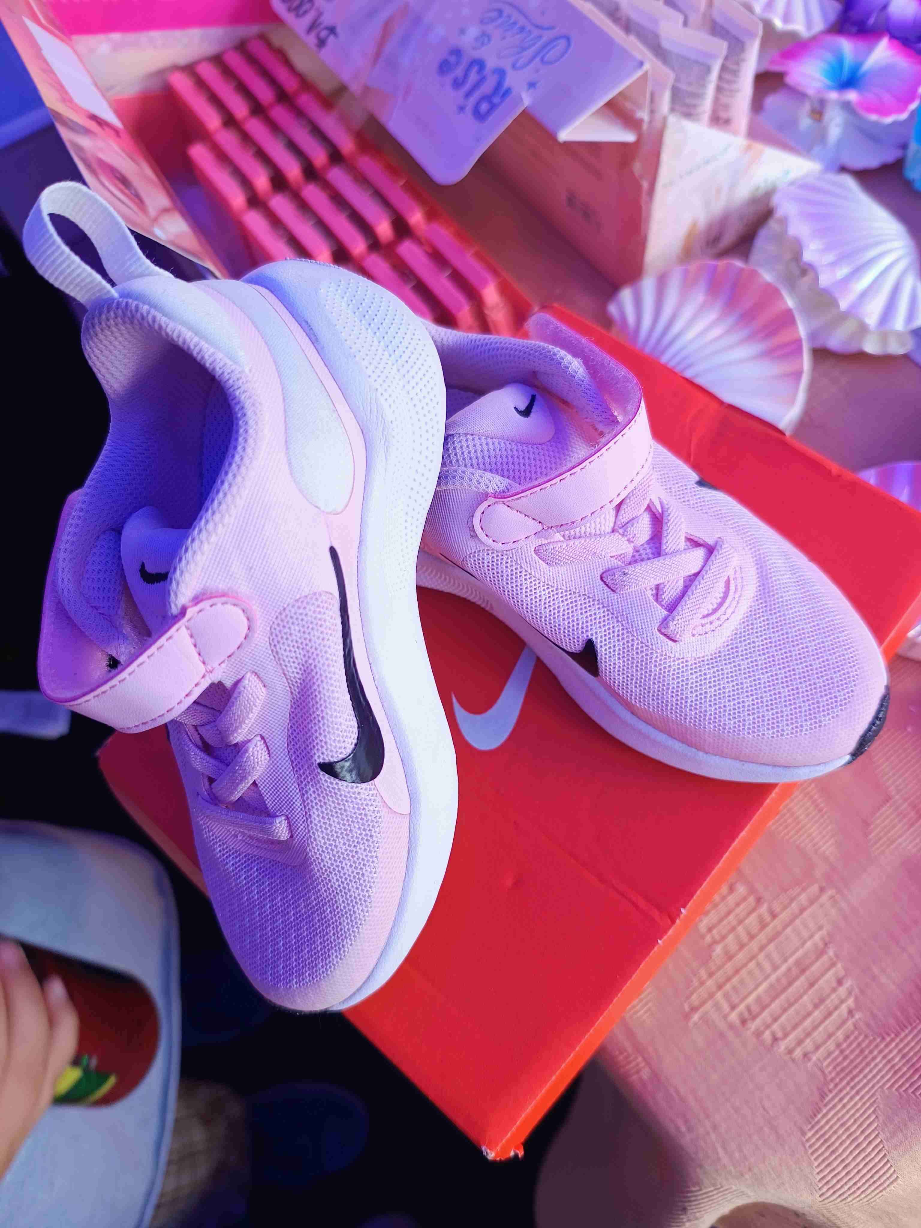 Zapatillas Nike deportivas rosas para niña - miniatura 2