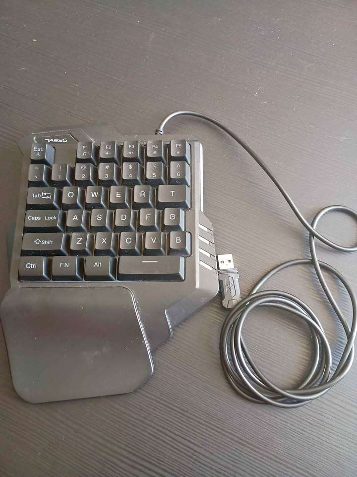 Teclado gamer de una mano 7keys - miniatura 2