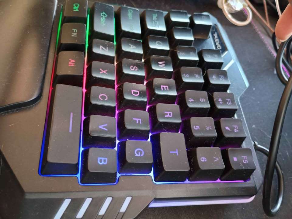 Teclado gamer de una mano 7keys - miniatura 3