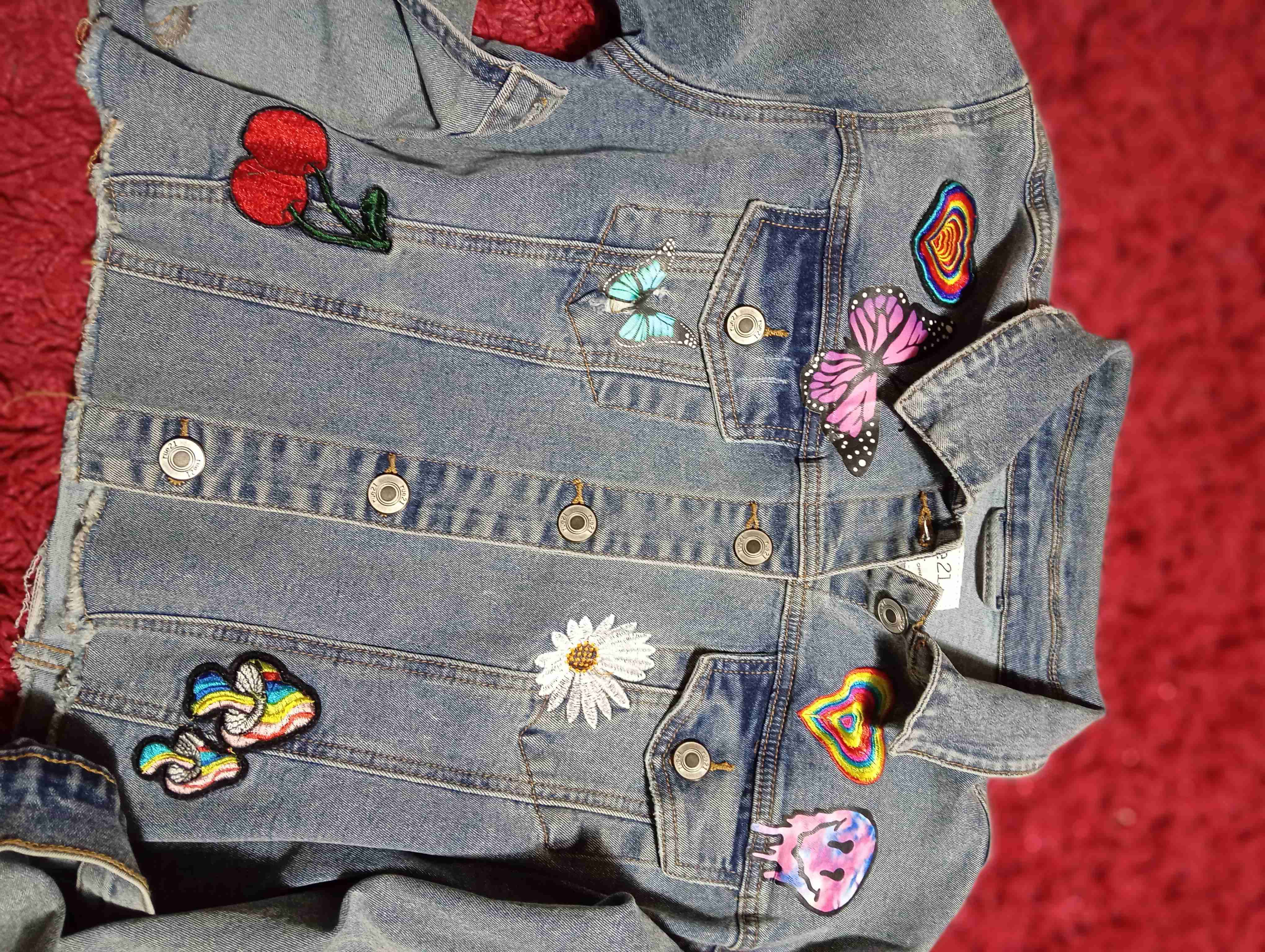 Chaqueta de mezclilla con parches - miniatura 2