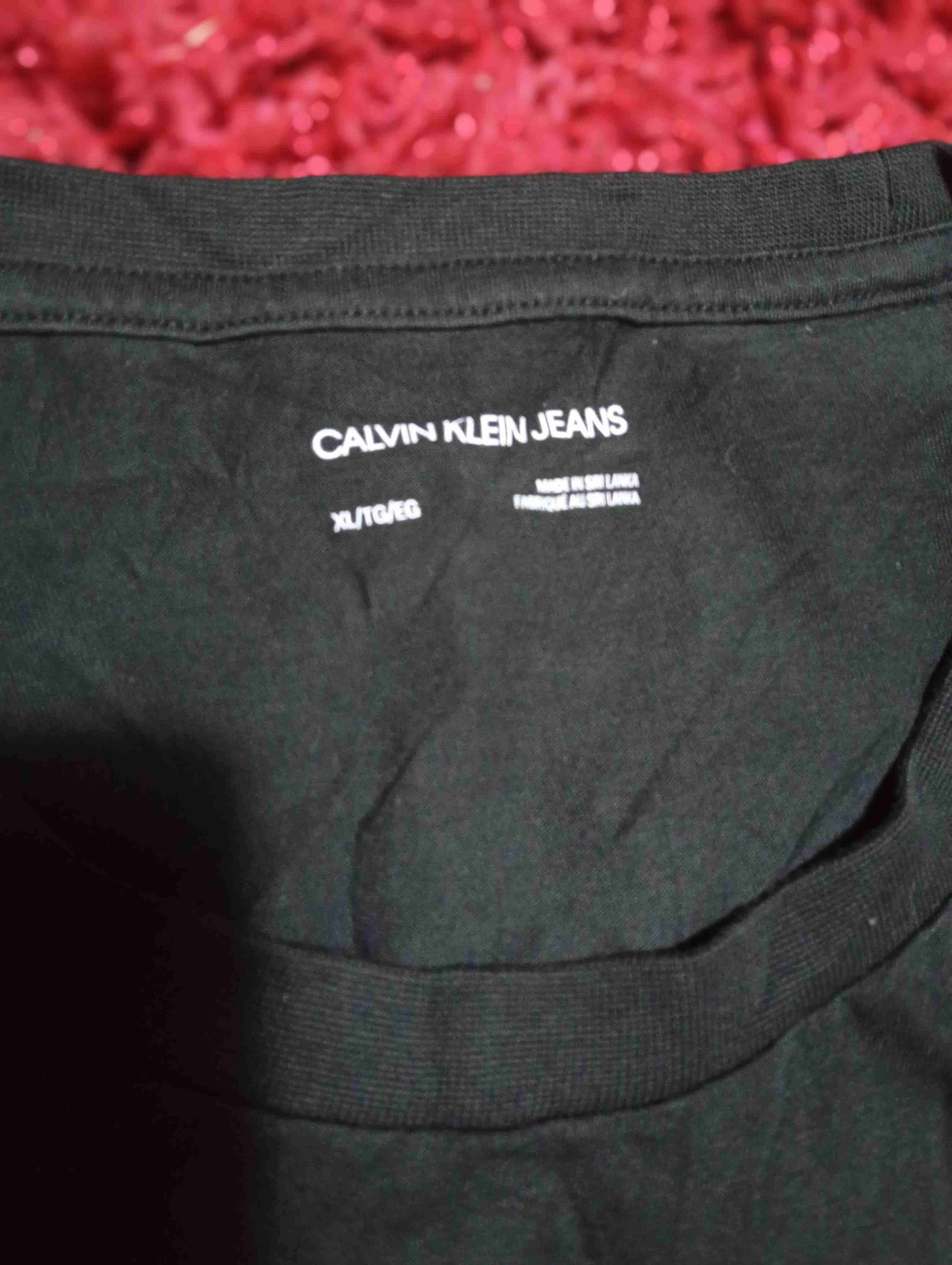 Polera Calvin Klein negra - miniatura 4