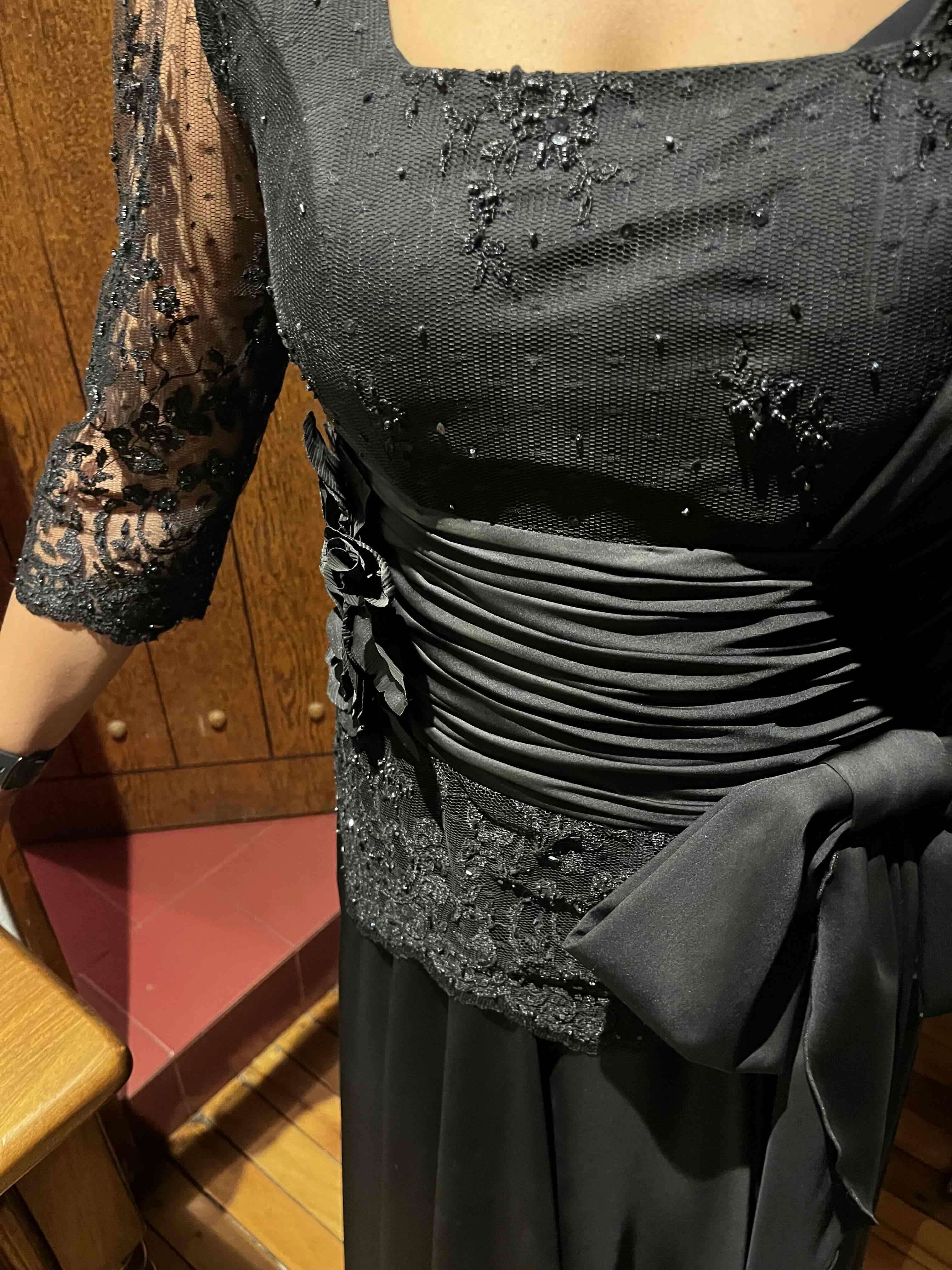 Vestido de noche negro elegante - miniatura 2