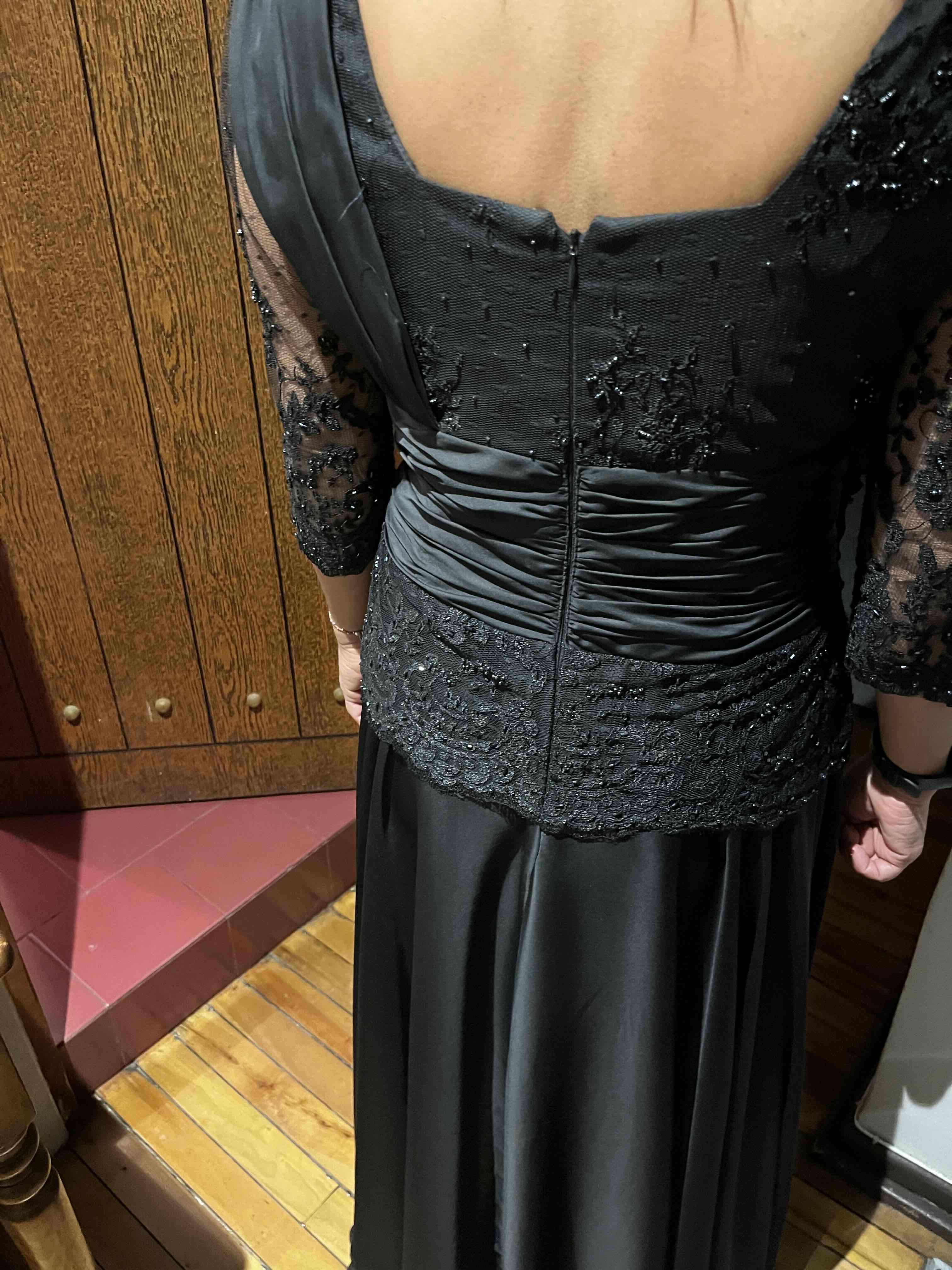 Vestido de noche negro elegante - miniatura 3