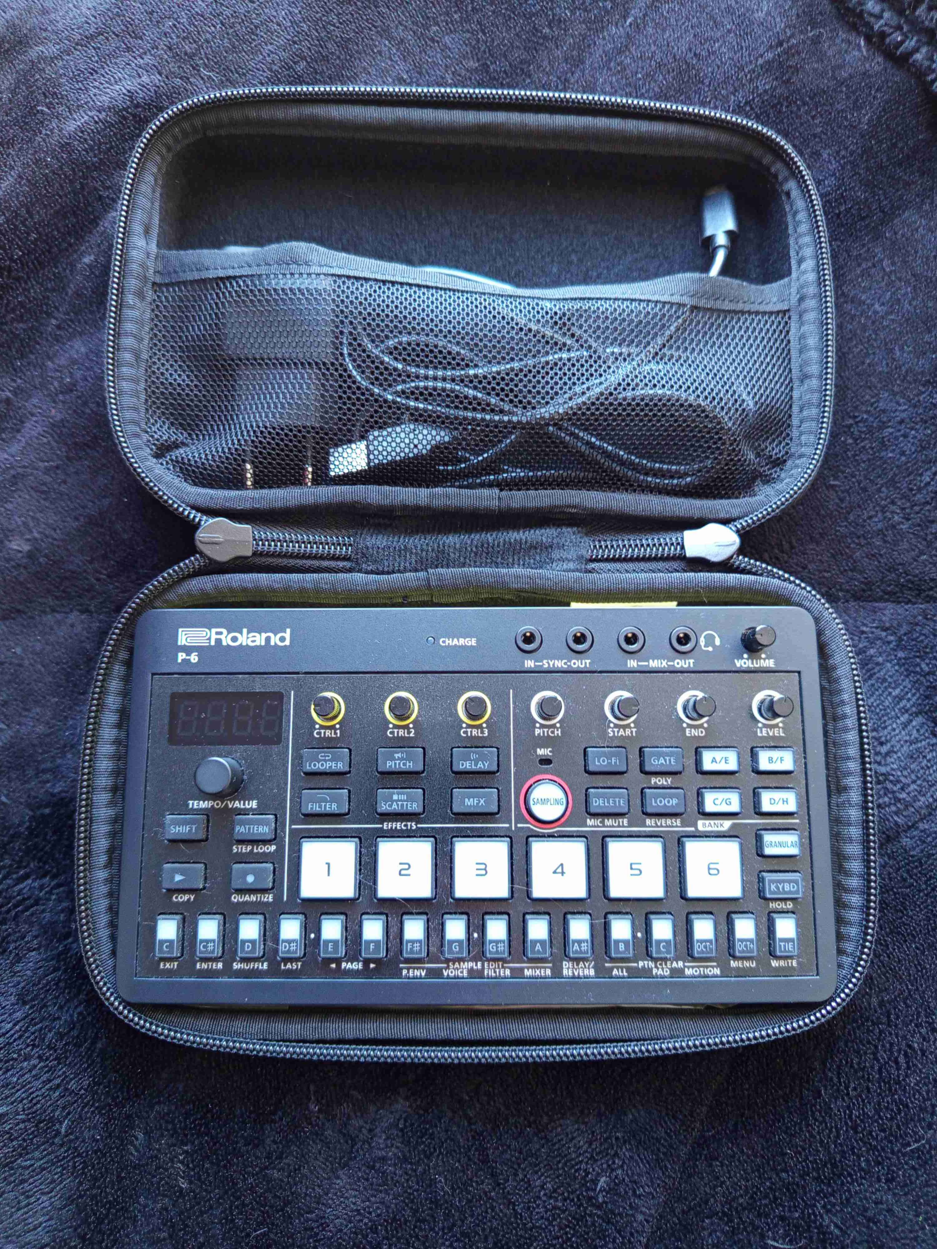 Sampler Roland Aira P-6e con softcase - miniatura 1