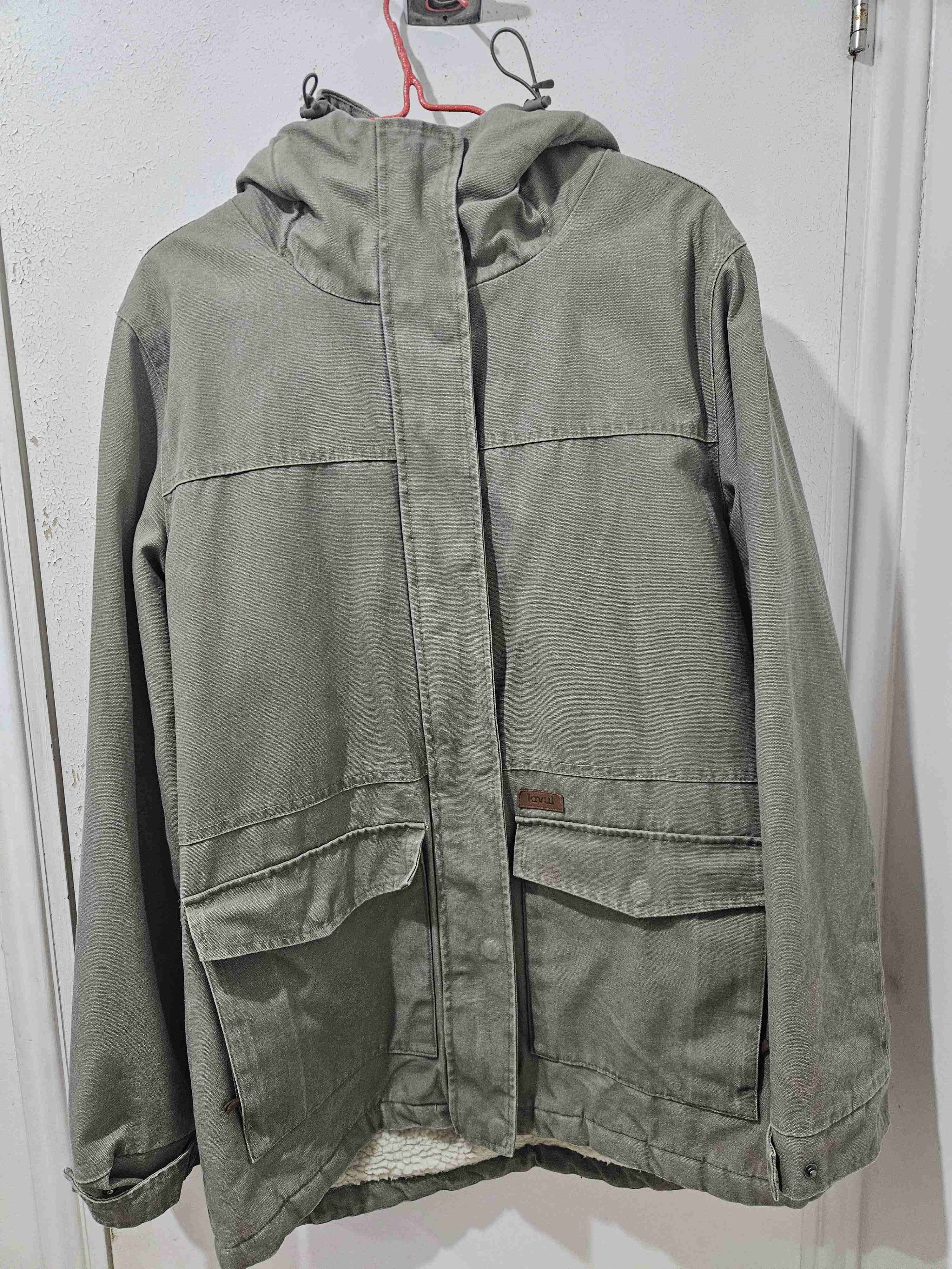 Parka verde con capucha