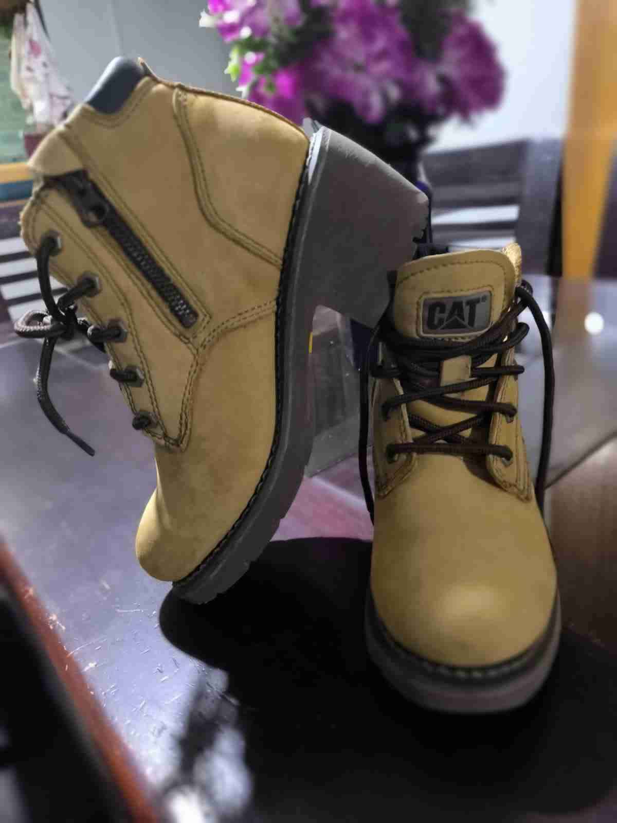 Botas amarillas CAT - miniatura 1