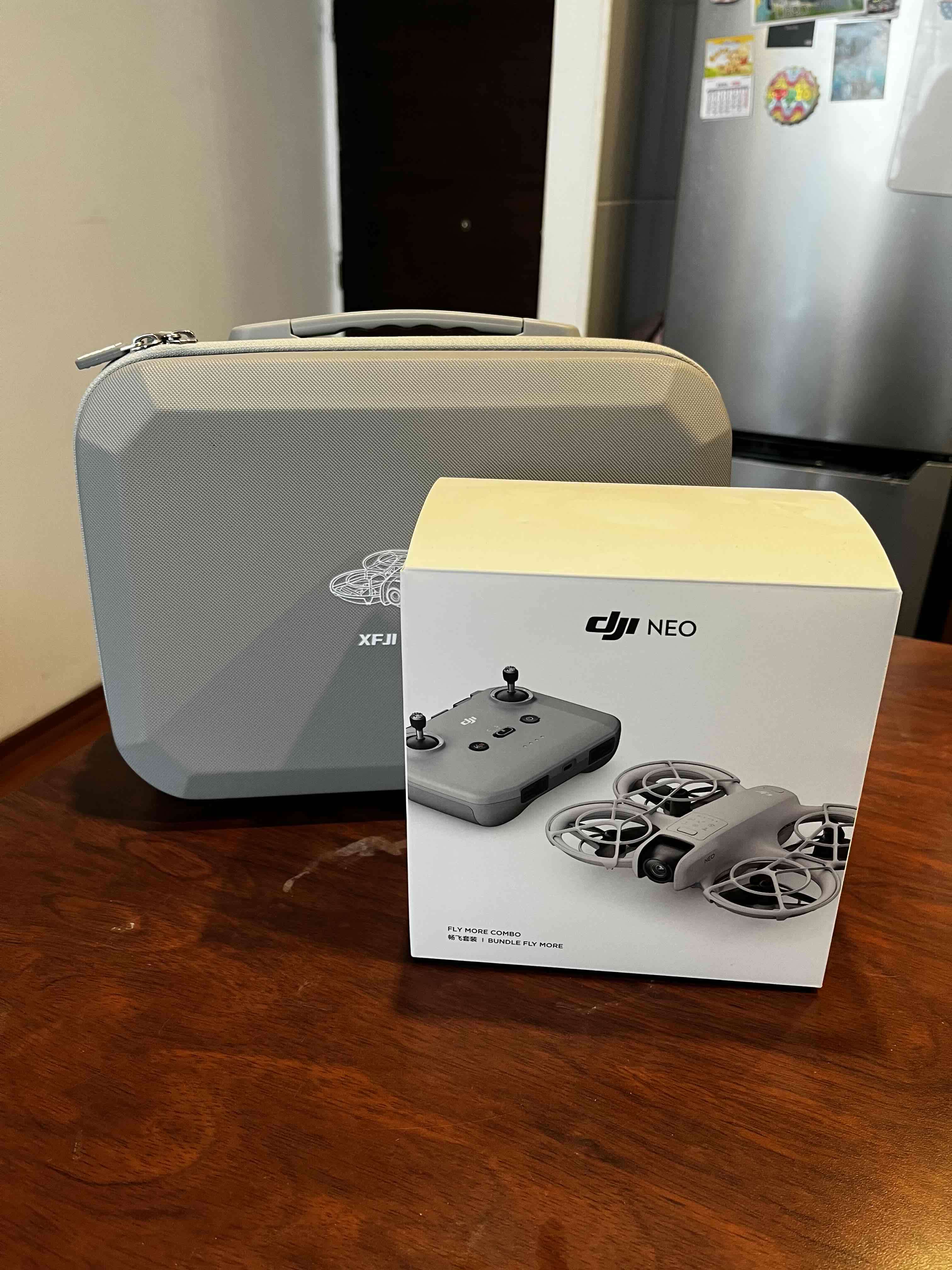 Drone DJI Neo con estuche Fly More Combo - miniatura 1