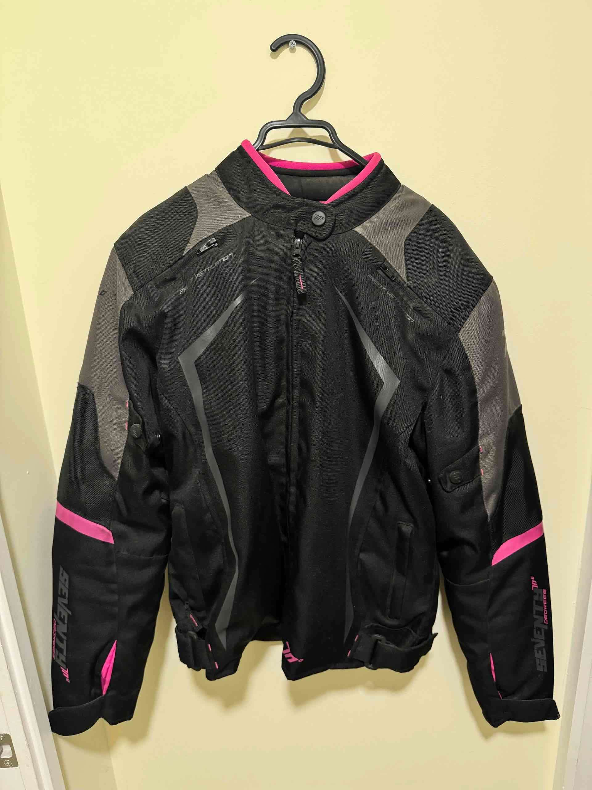 Chaqueta de moto negra con detalles rosados - miniatura 1