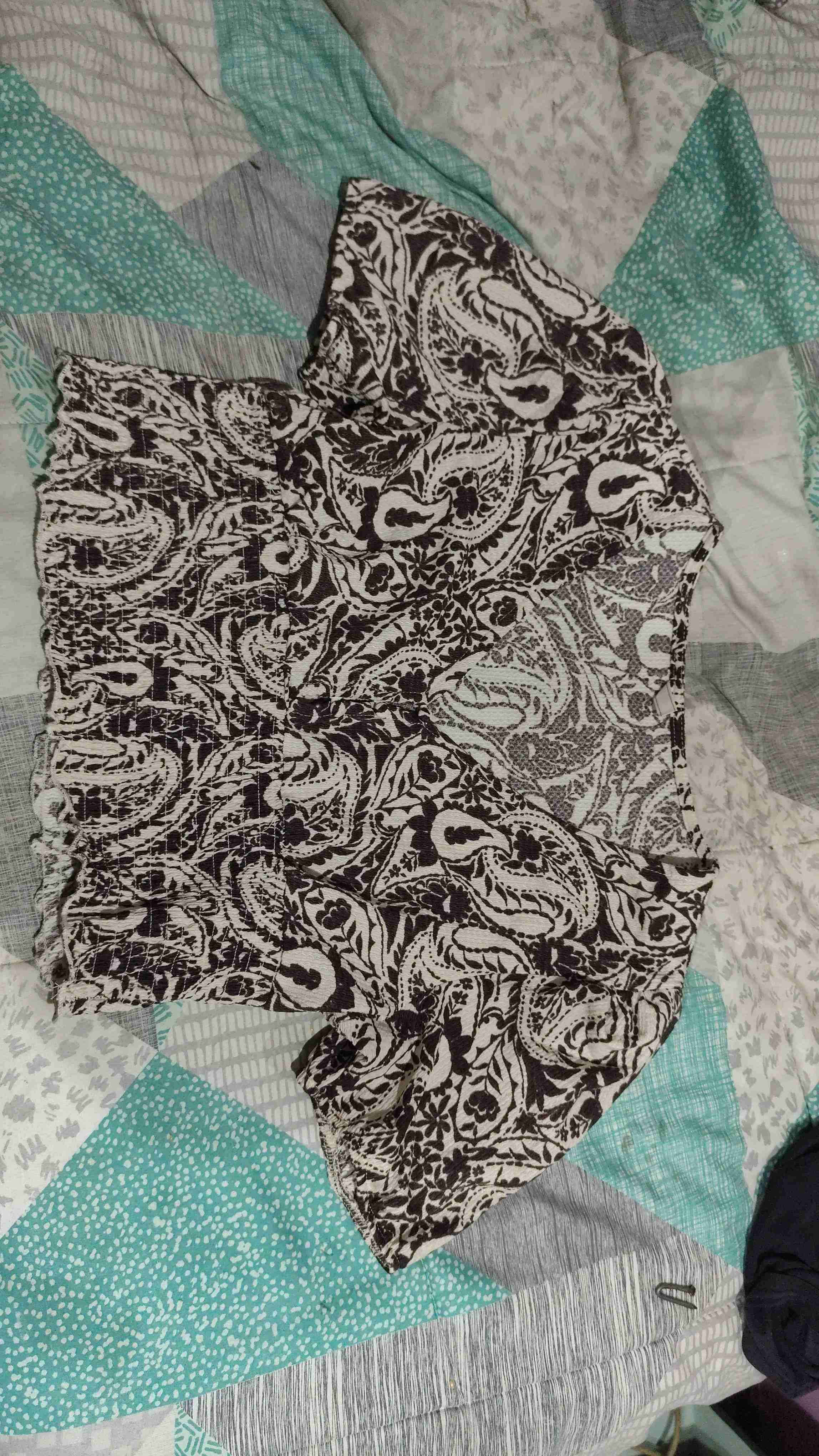 Blusa estampada en crema y café - miniatura 2