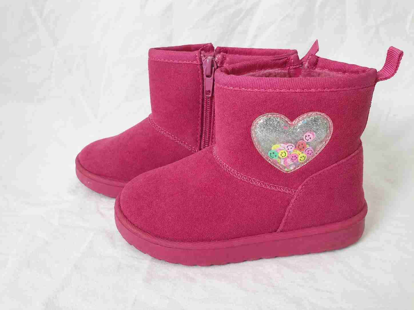 Botas rosadas con corazón