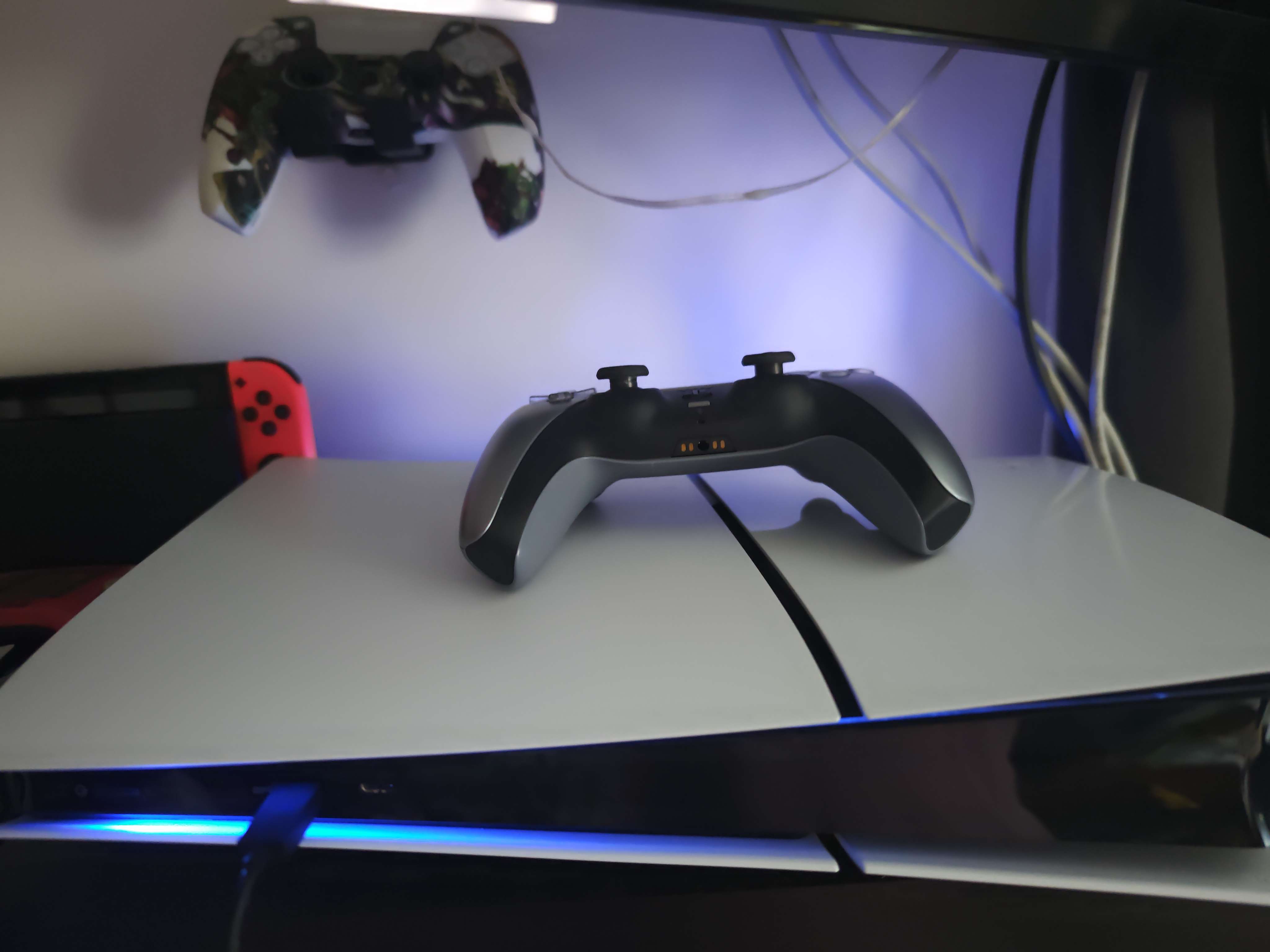 PS5 edición digital + 2 controles + ventilador - miniatura 1