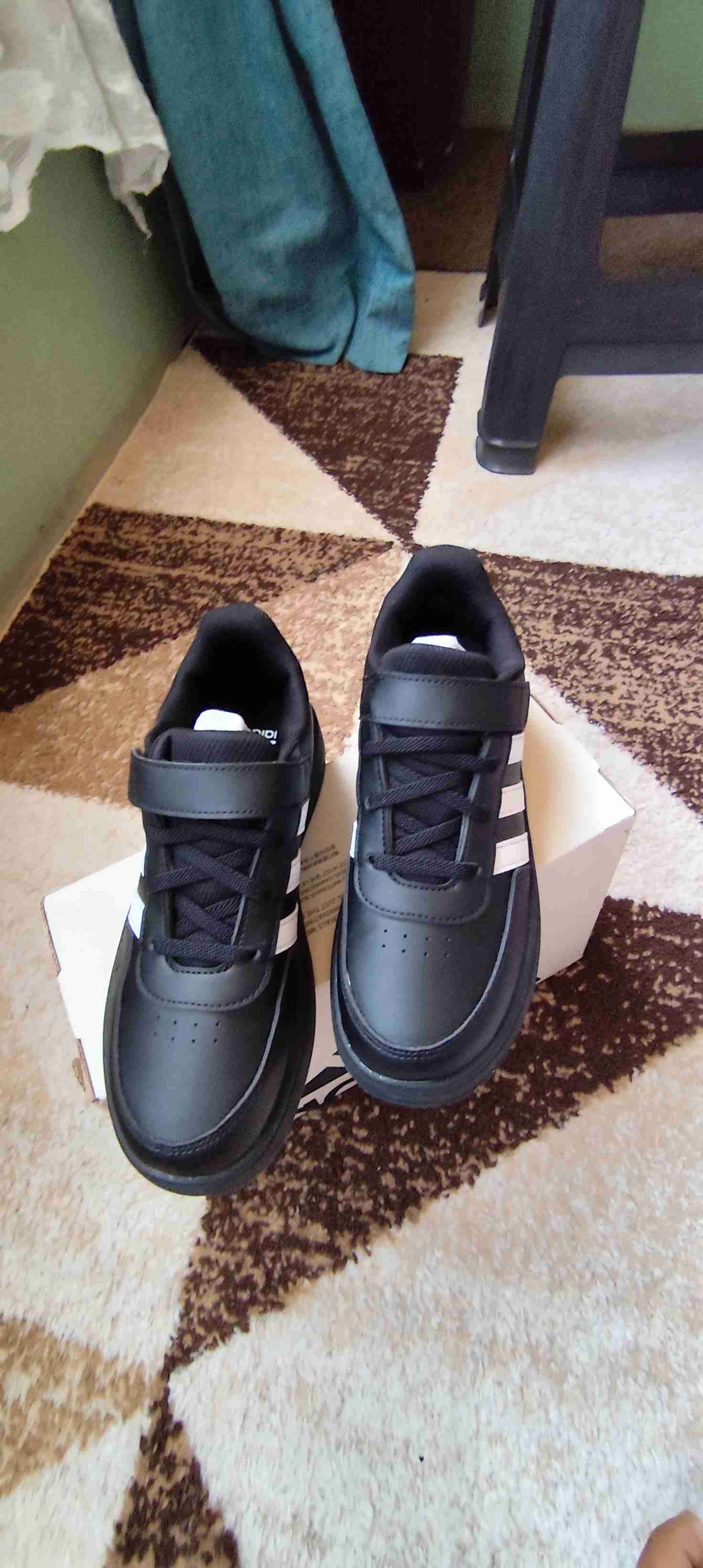 Zapatillas negras con rayas blancas - miniatura 3