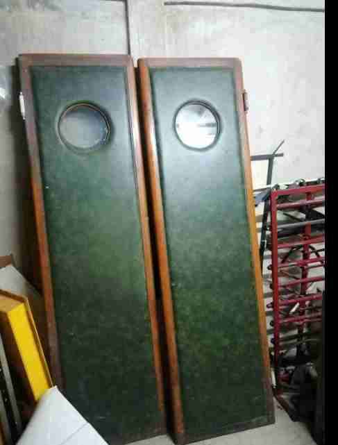 Puertas de madera con ventanilla - miniatura 1