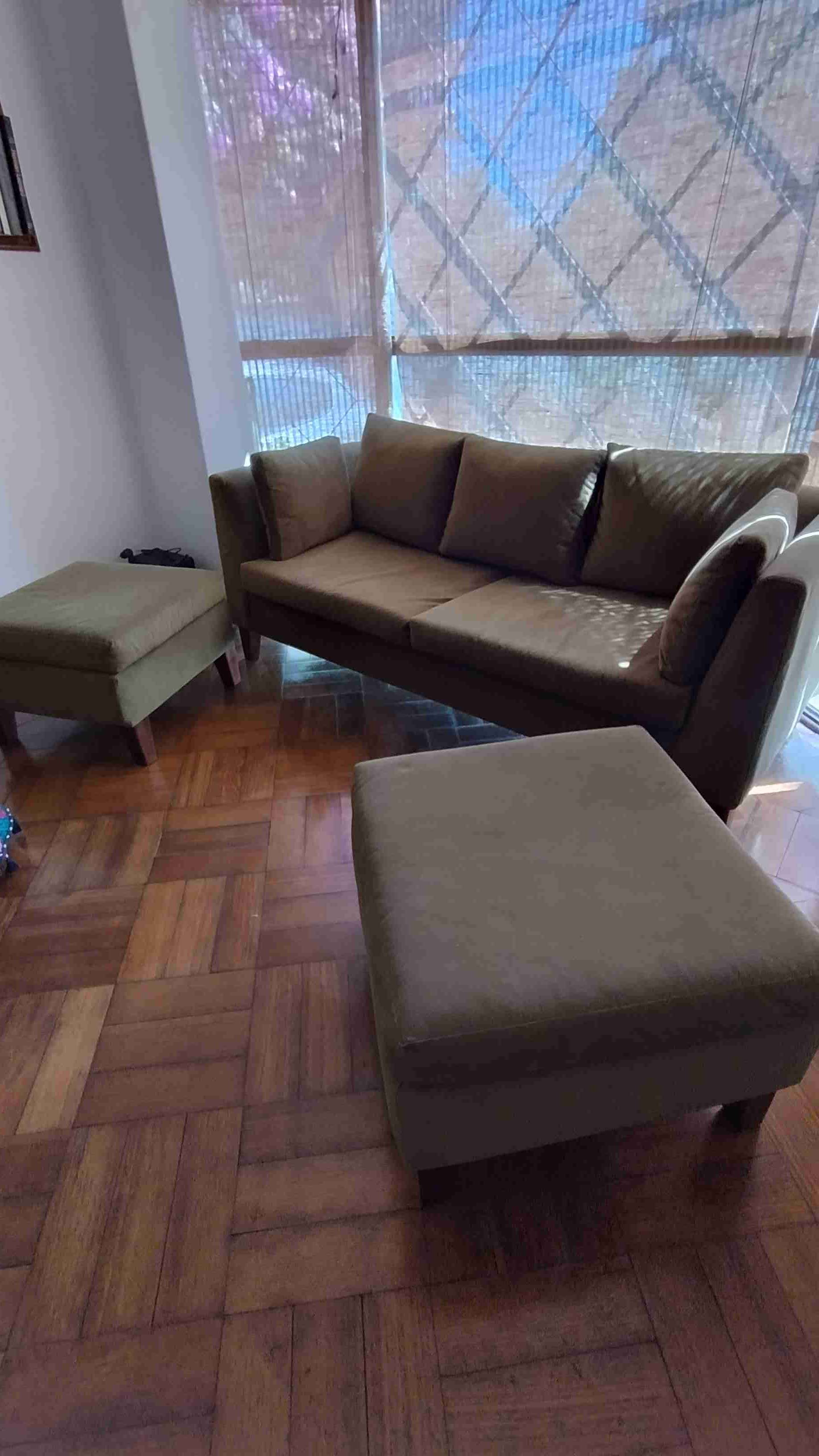 Juego de sofá y 2 puf grandes color verde musgo - miniatura 1