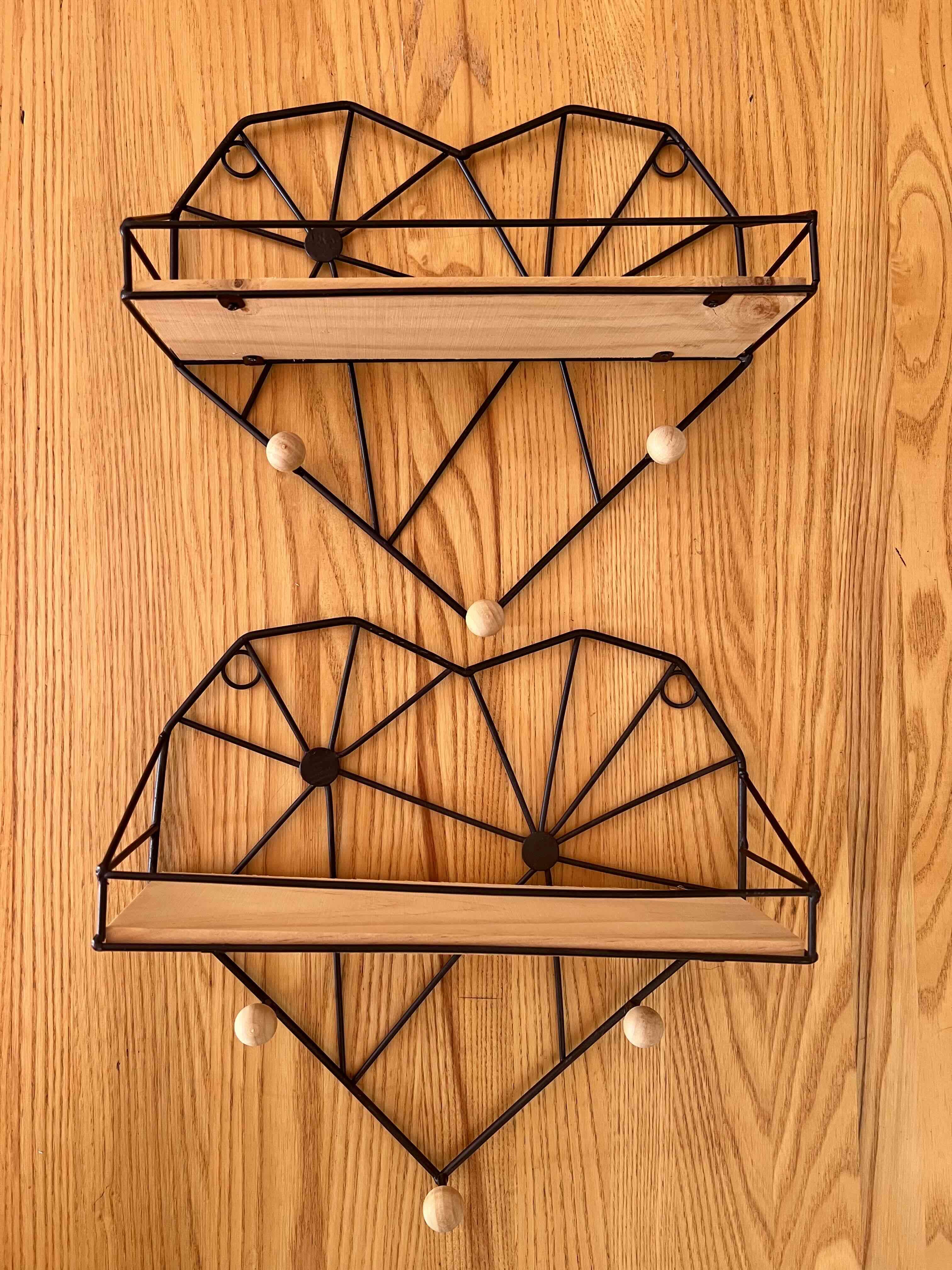 Estantería de pared en forma de corazón - miniatura 1