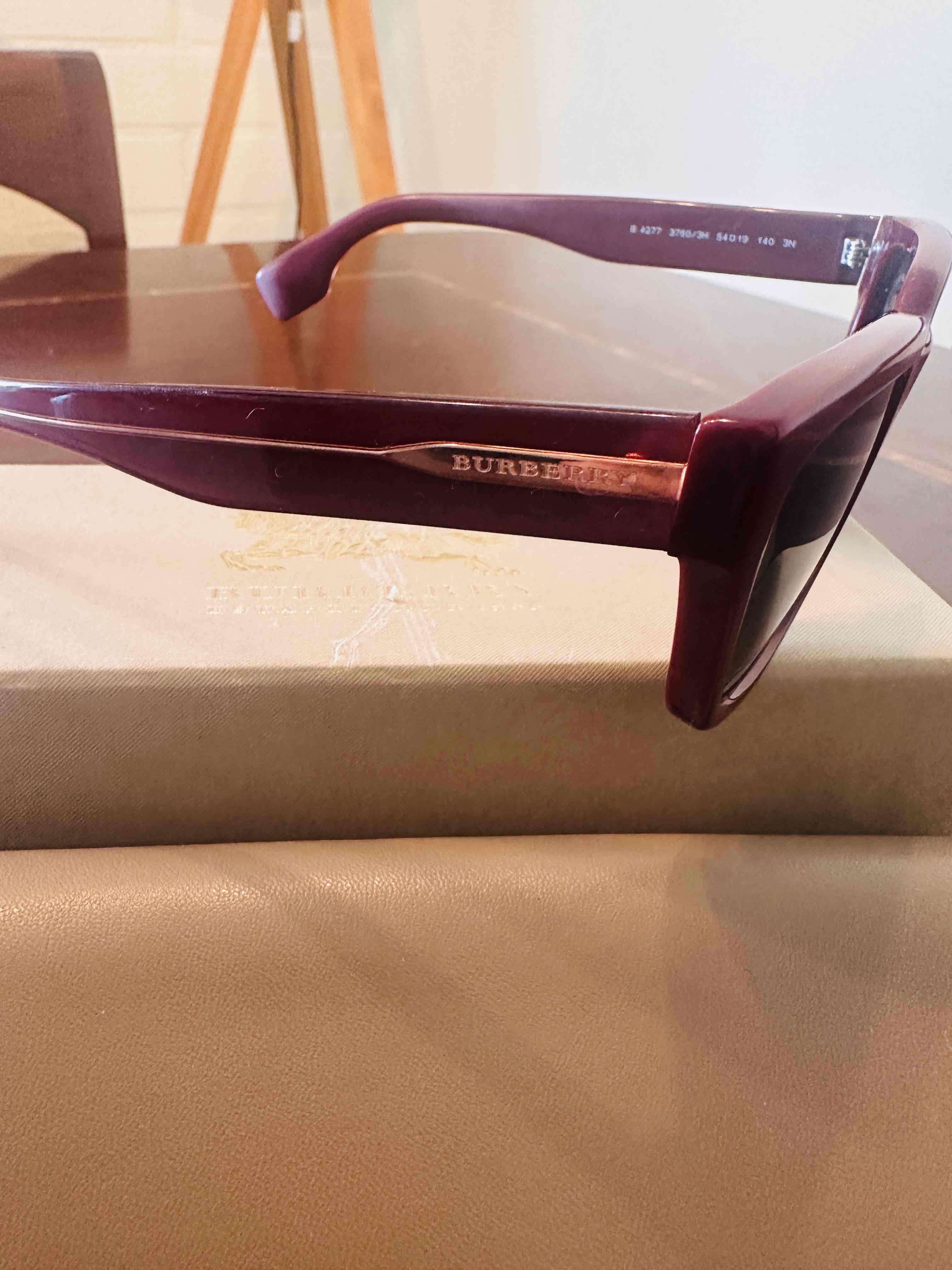 Gafas de sol Burberry rojas - miniatura 2