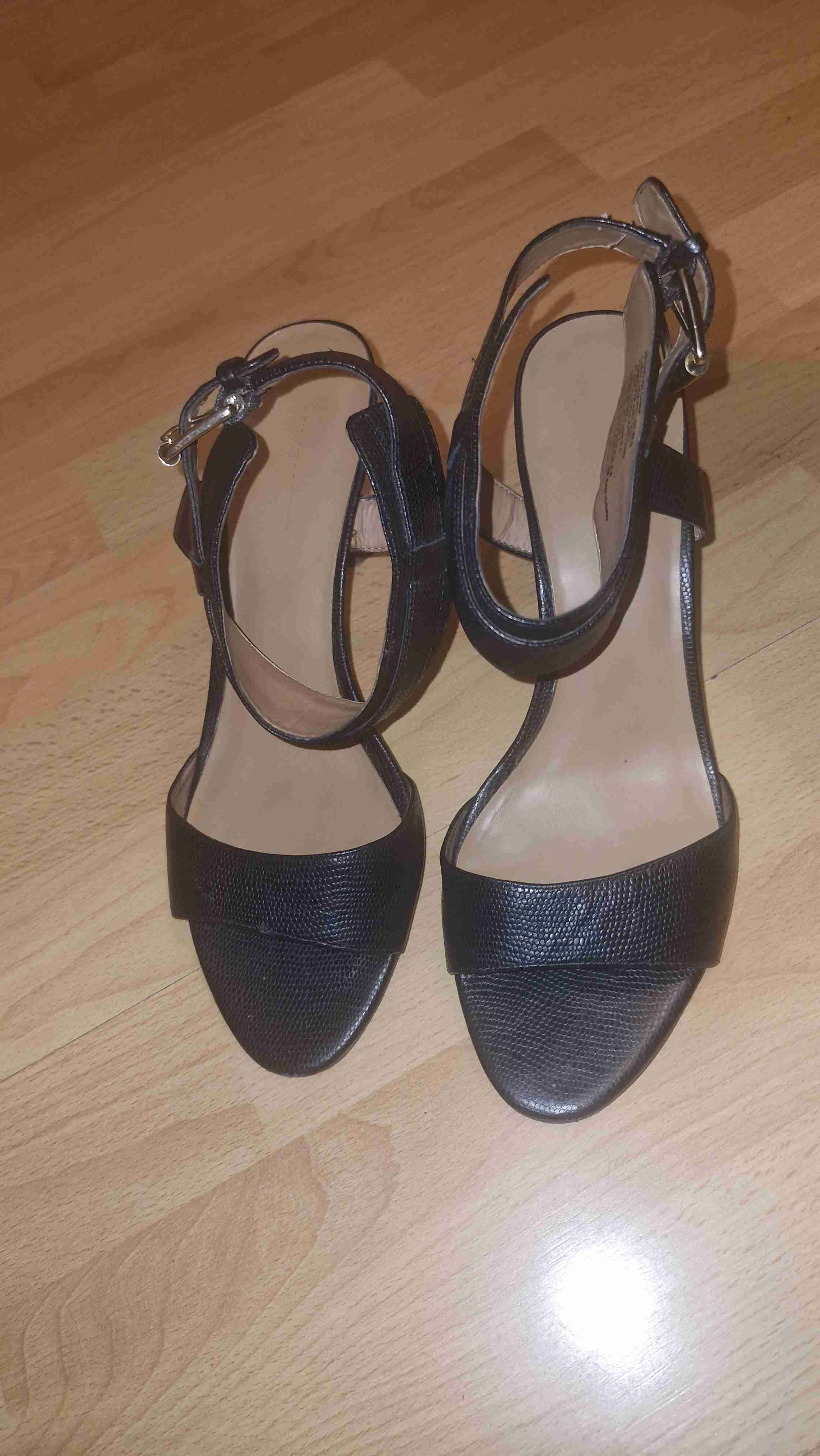 Zapatos de tacón negros elegantes - miniatura 2