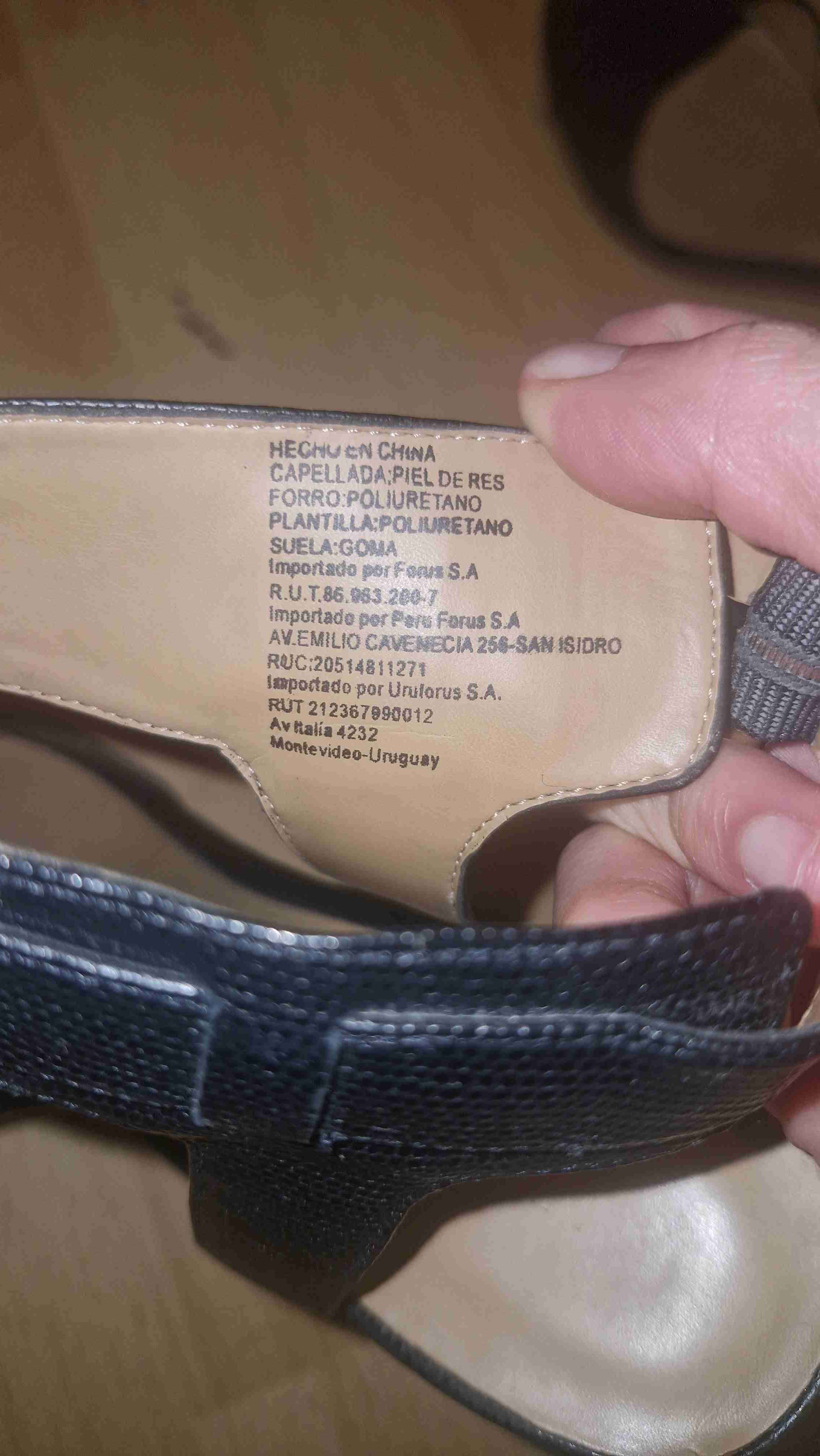 Zapatos de tacón negros elegantes - miniatura 5