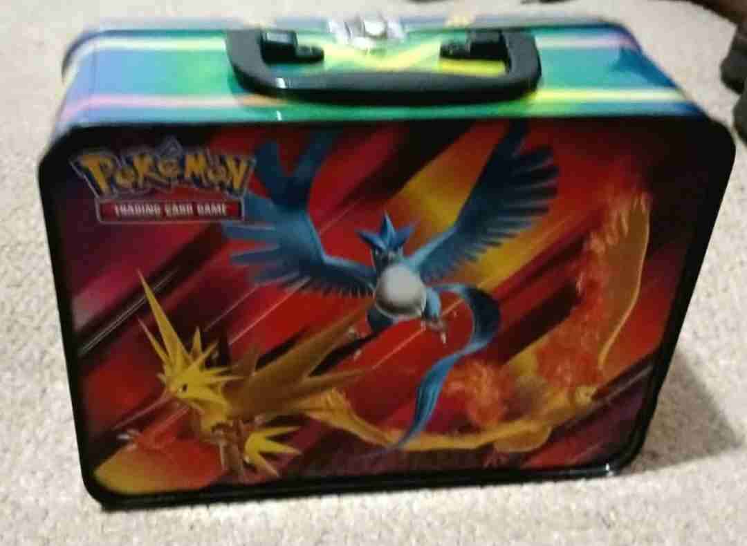 Lonchera Pokémon metálica - miniatura 2