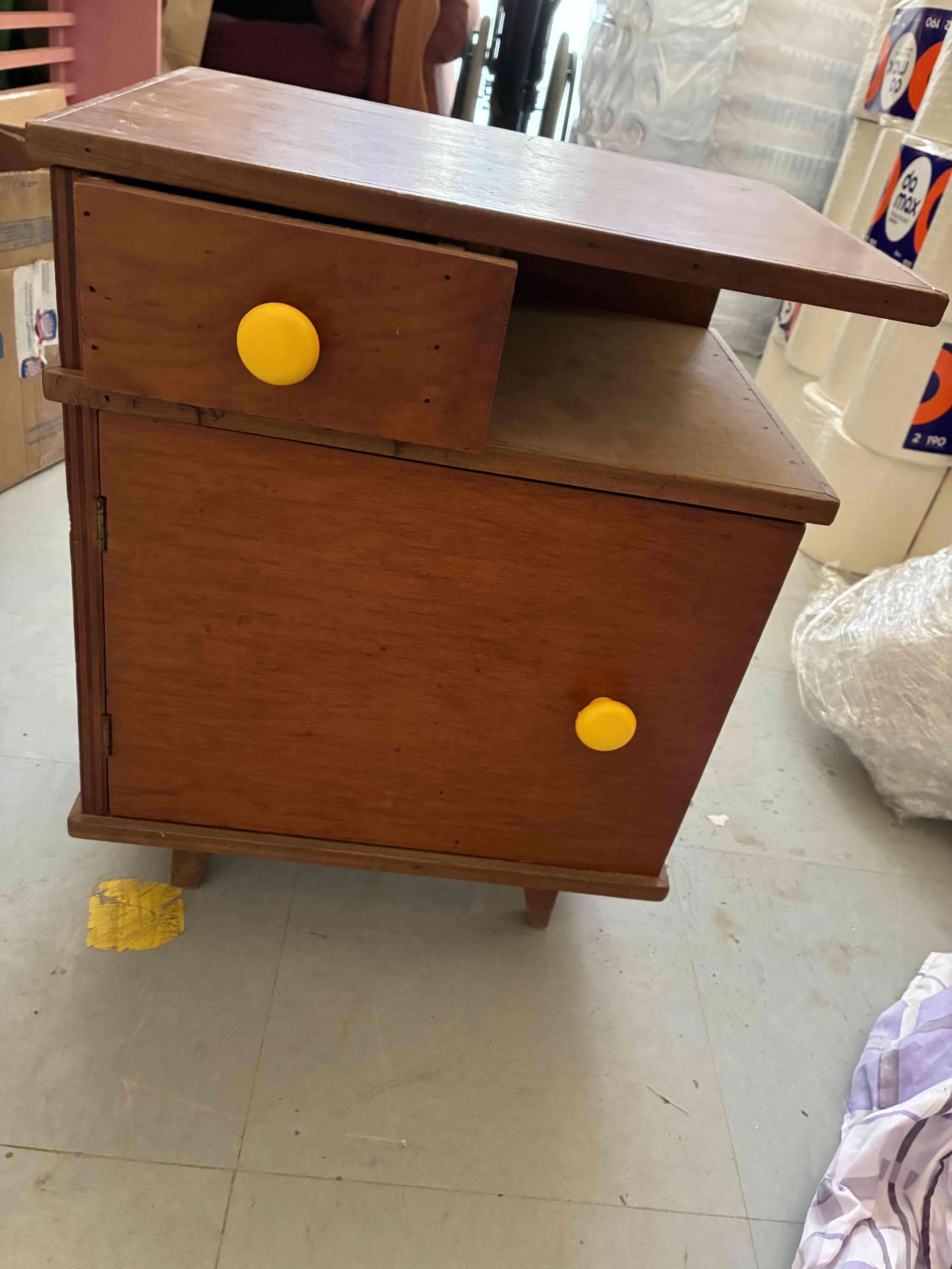 Mueble de madera vintage - miniatura 1