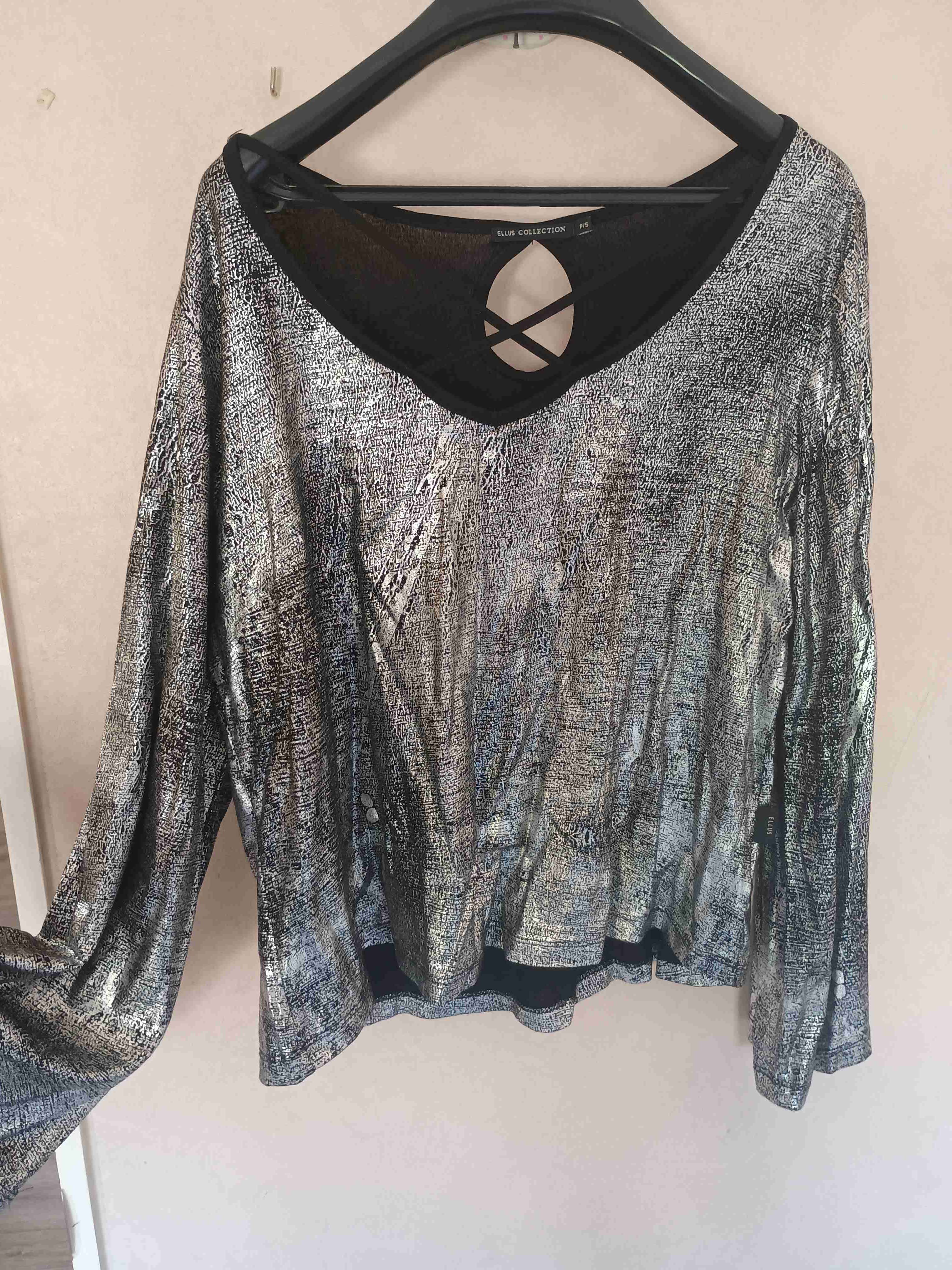 Blusa metalizada manga larga