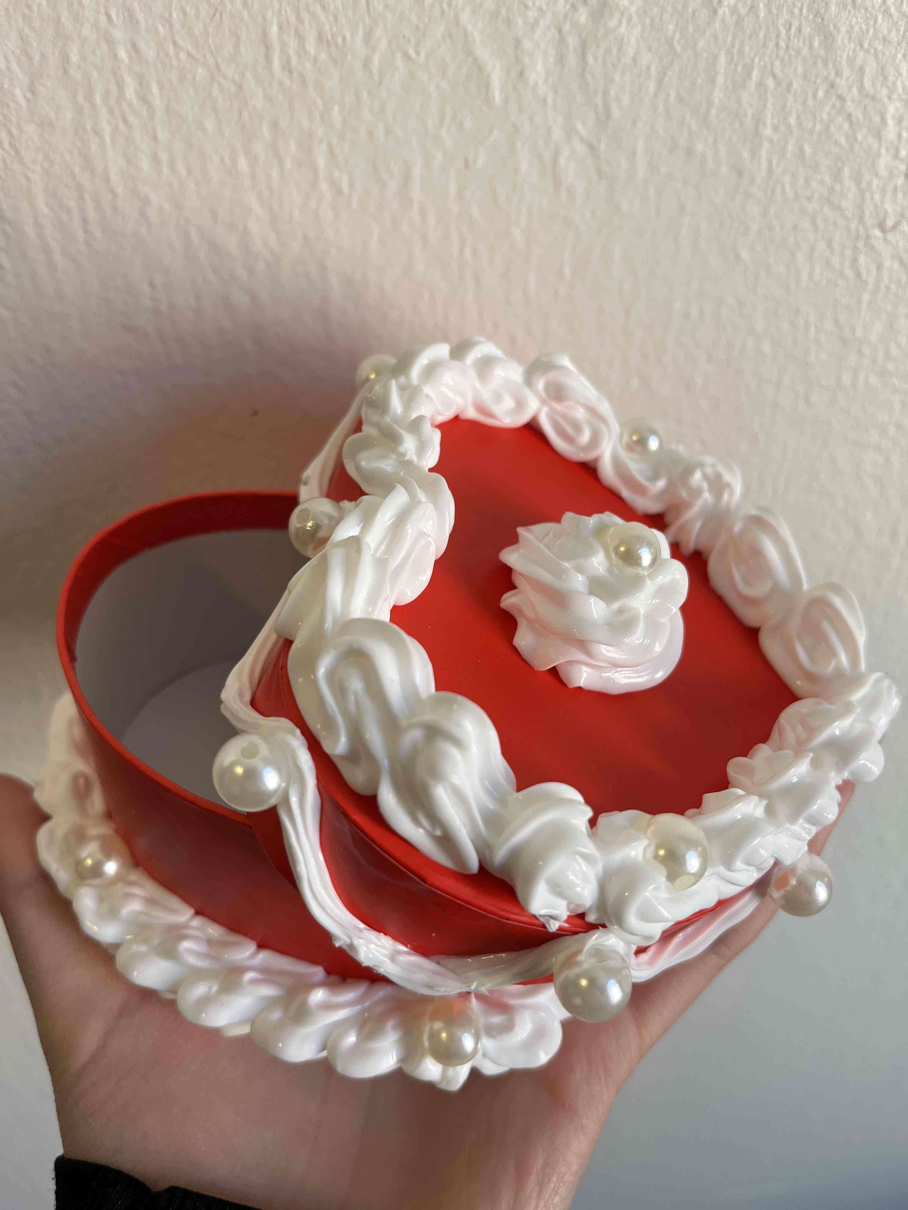 Caja decorativa forma de pastel - miniatura 4