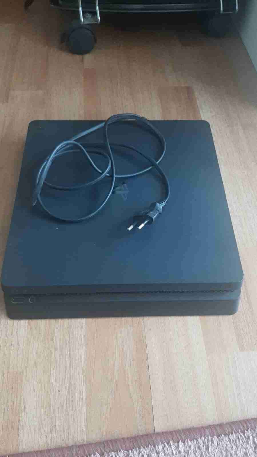 Ps4 slim - miniatura 1