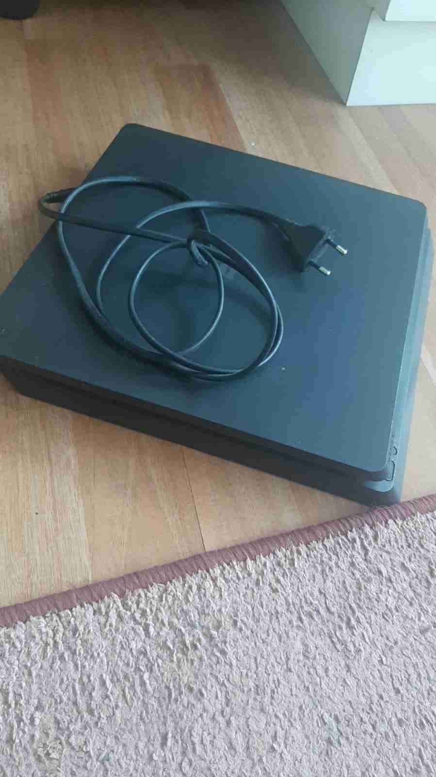 Ps4 slim - miniatura 2