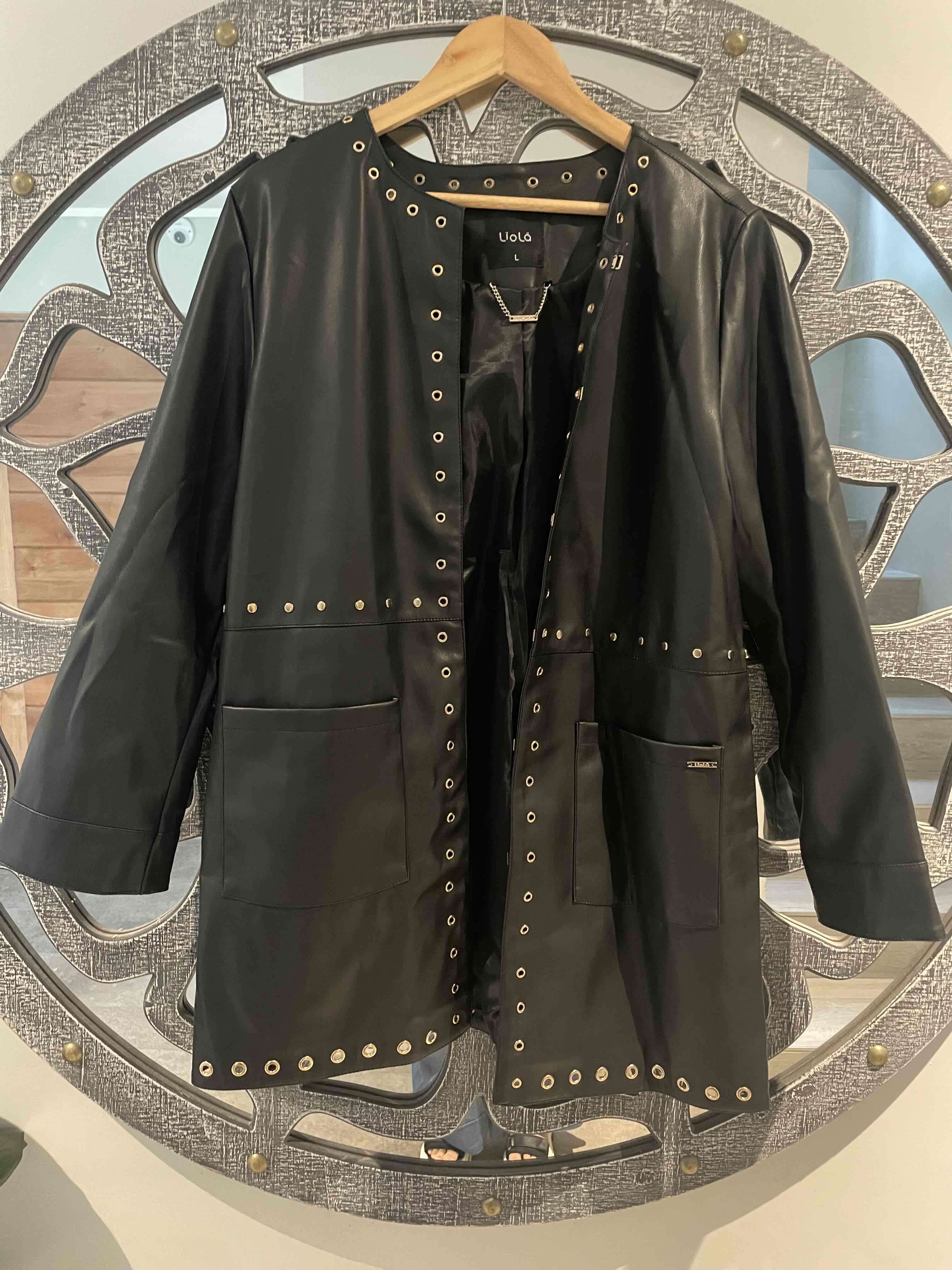 Chaqueta negra con ojales Liolá - miniatura 2