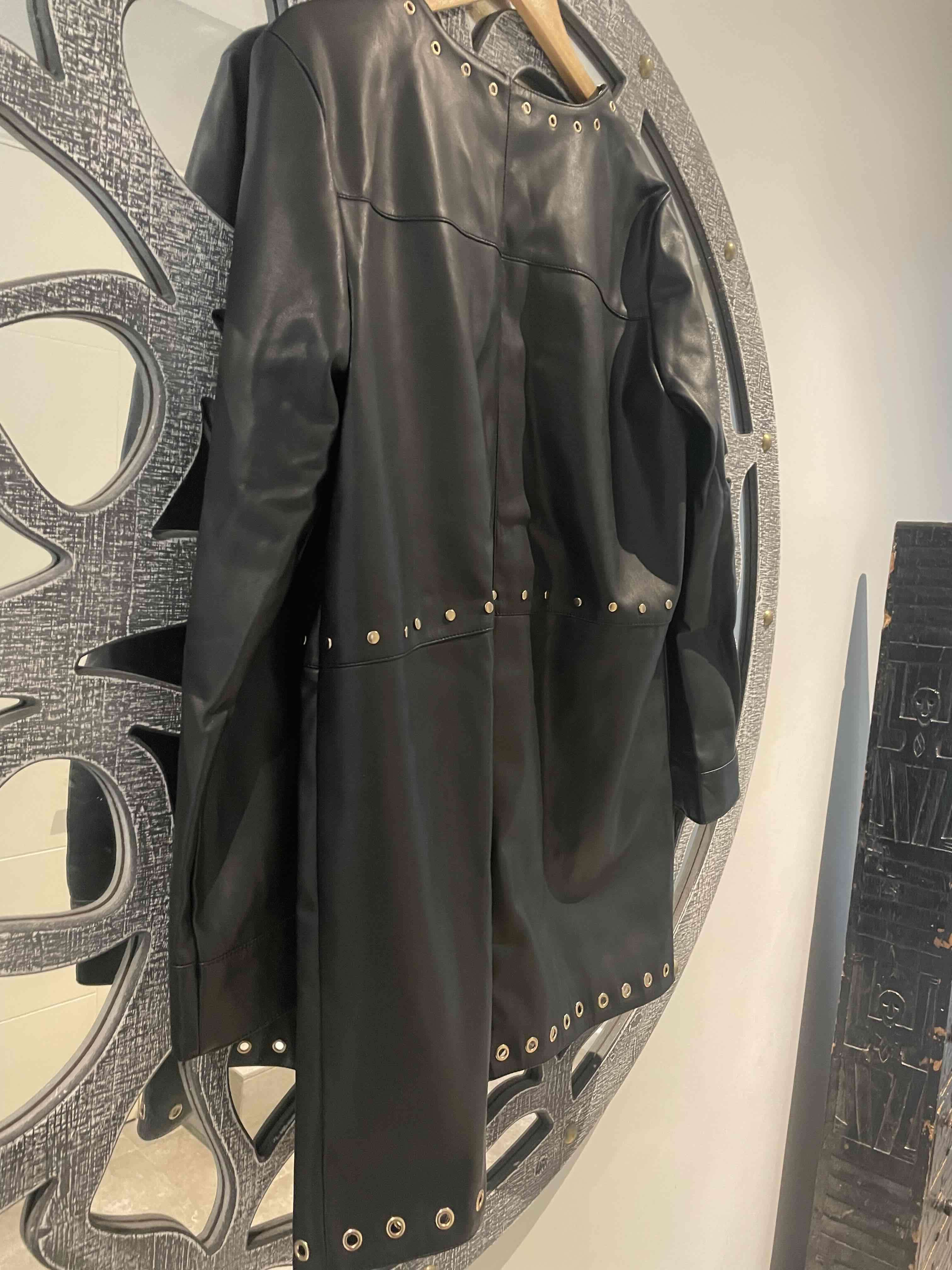 Chaqueta negra con ojales Liolá - miniatura 4