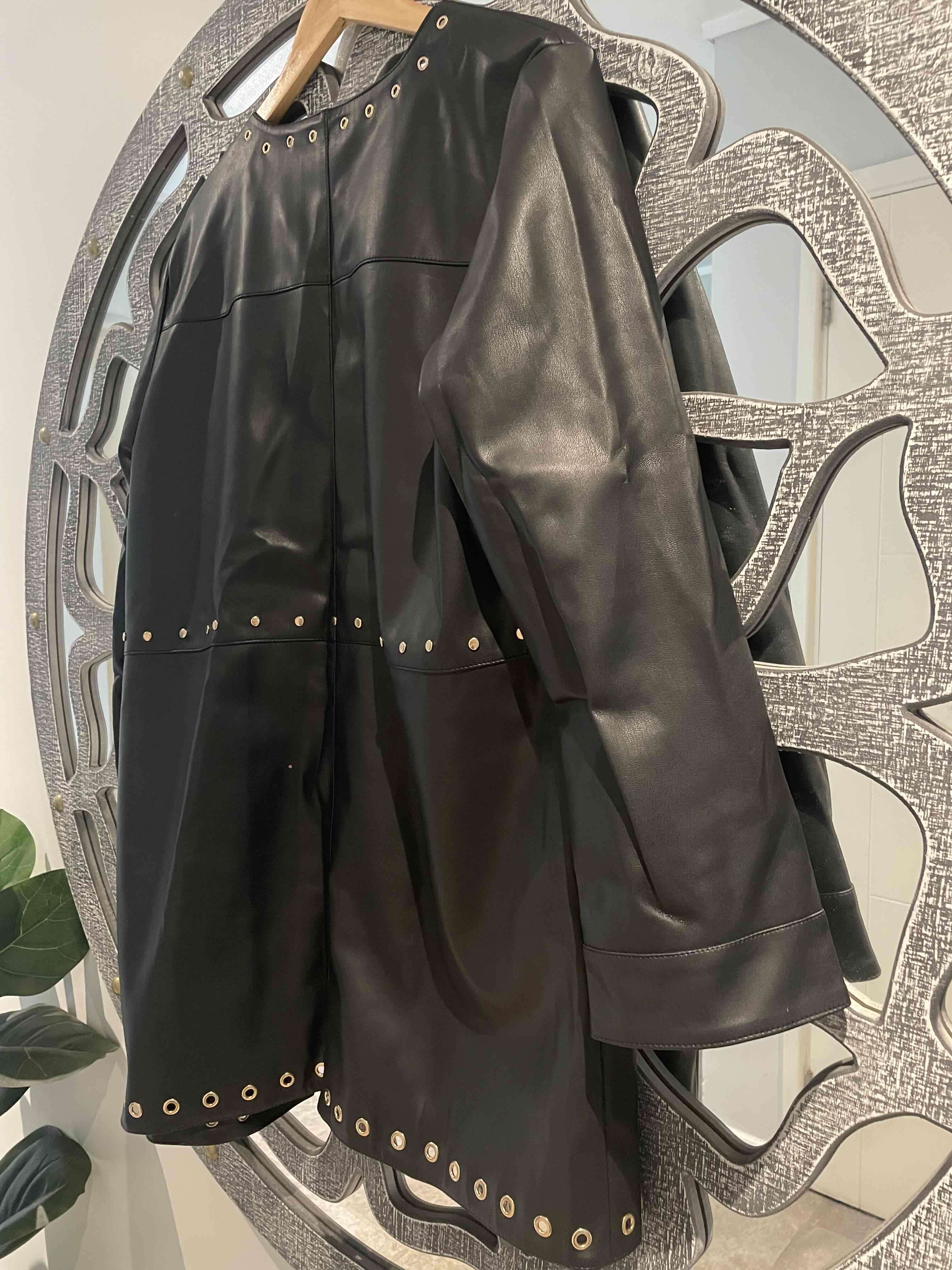 Chaqueta negra con ojales Liolá - miniatura 5