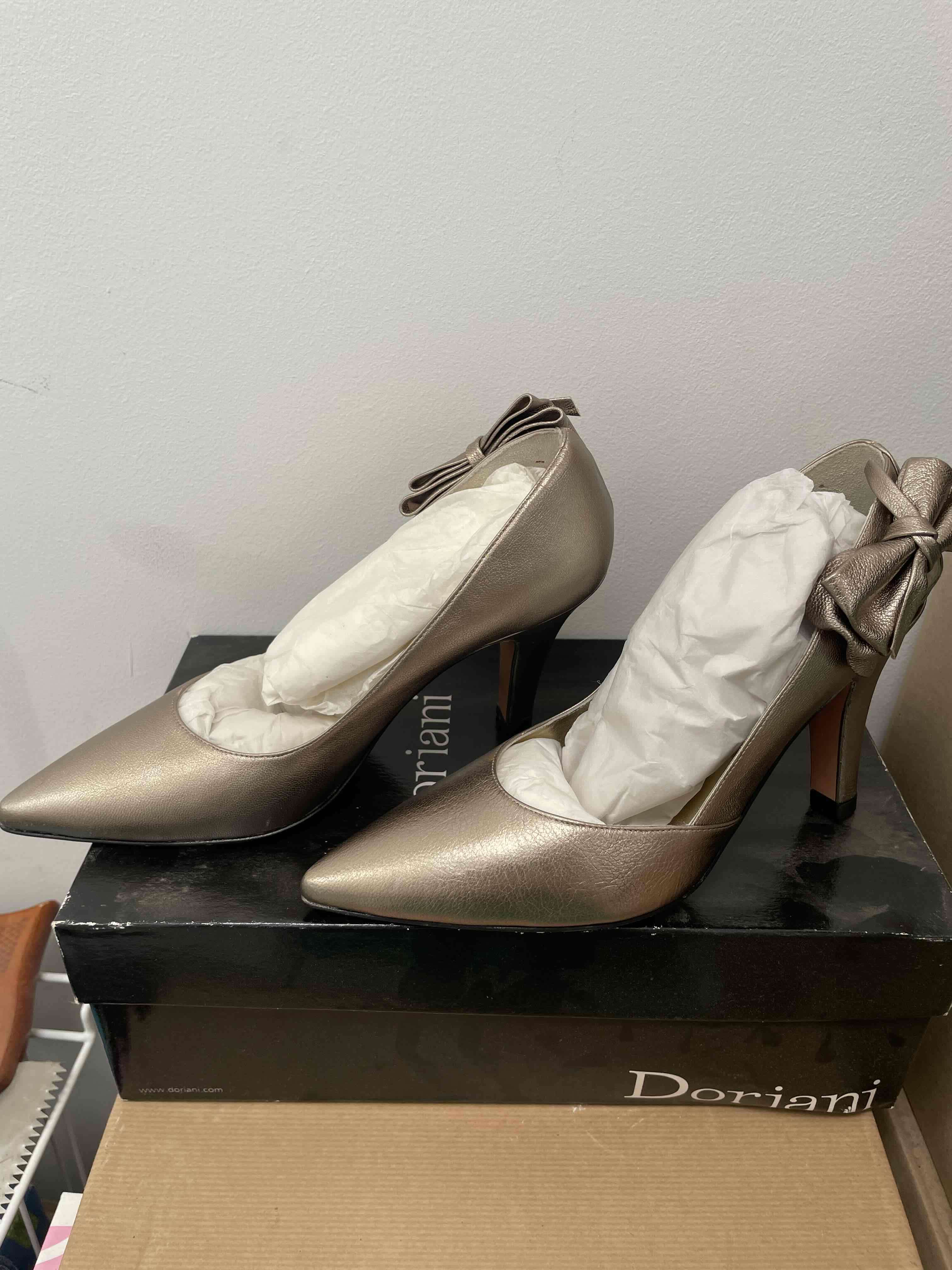 Zapatos de tacón dorados Doriani - miniatura 3