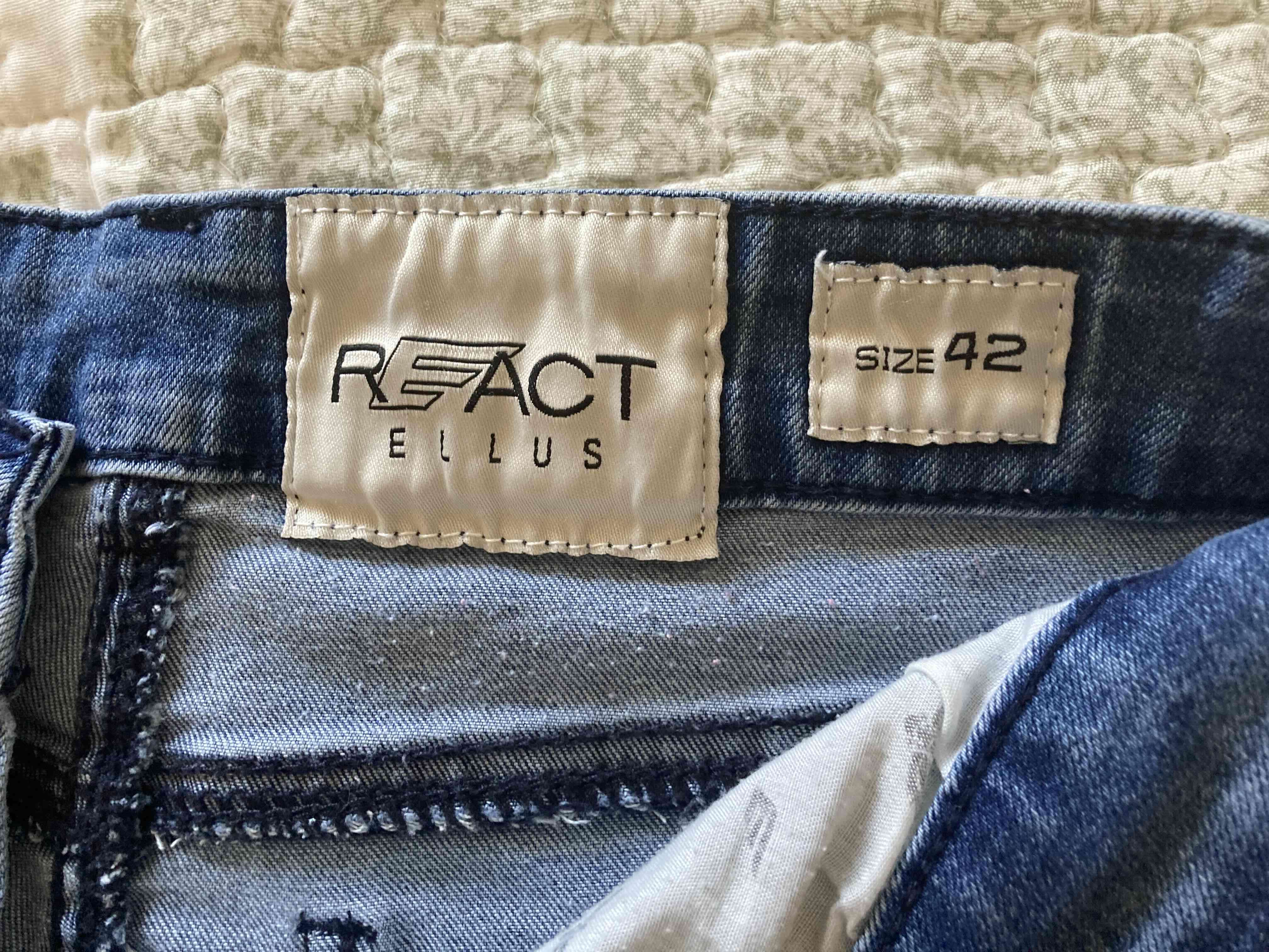 Shorts de mezclilla con bordes deshilachados - miniatura 2