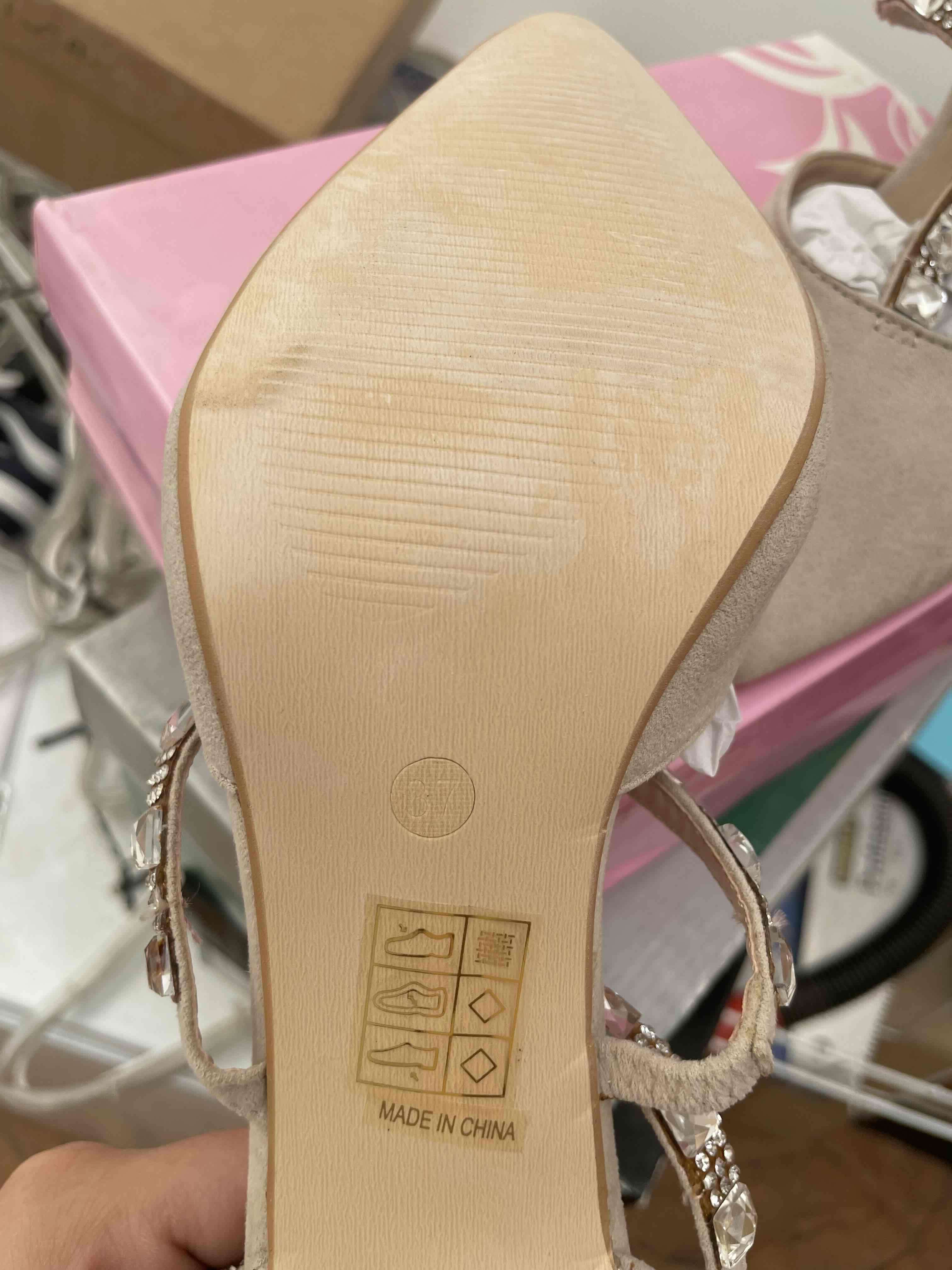 Zapatos de tacón beige con brillantes - miniatura 2