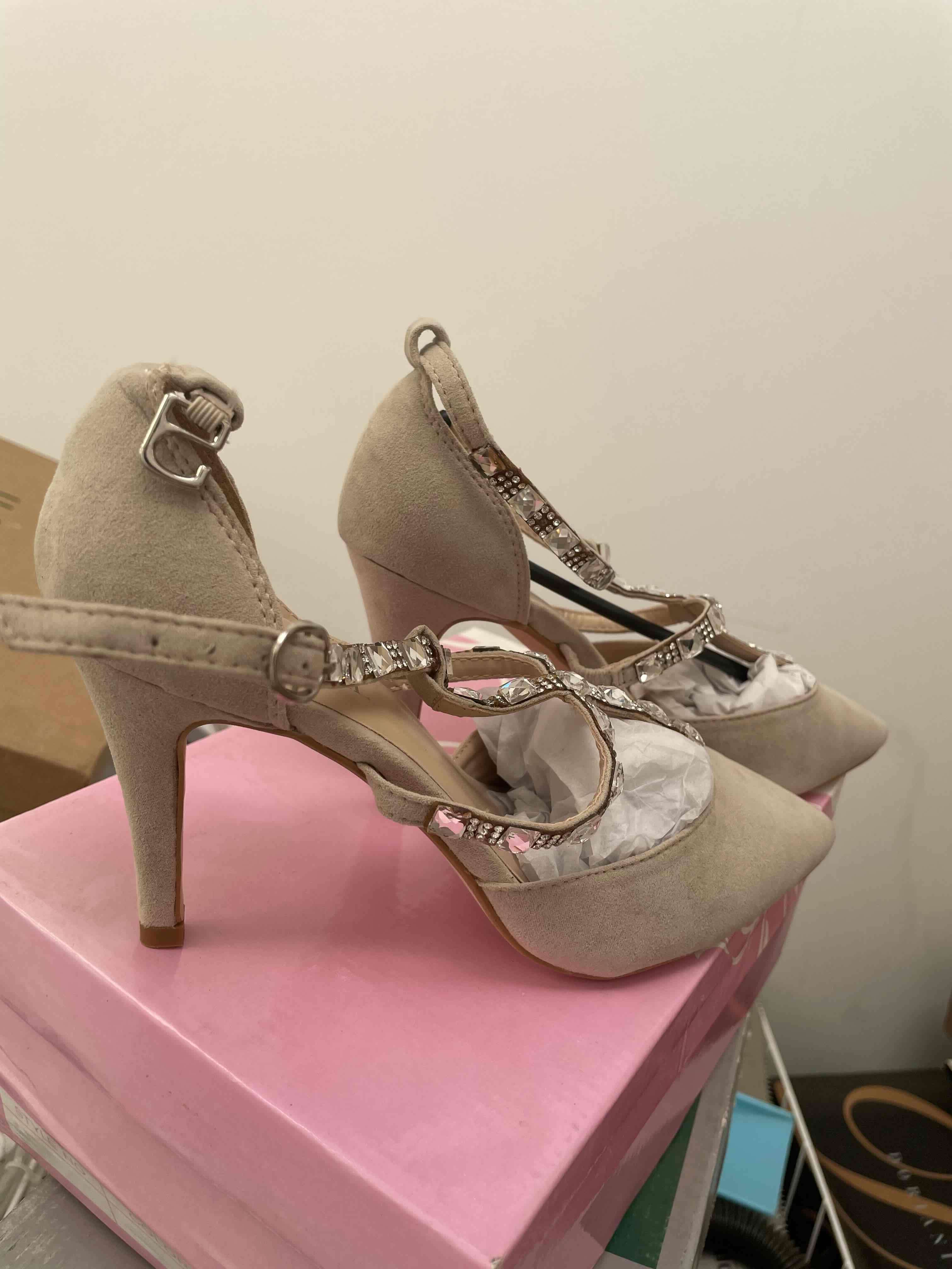 Zapatos de tacón beige con brillantes - miniatura 3