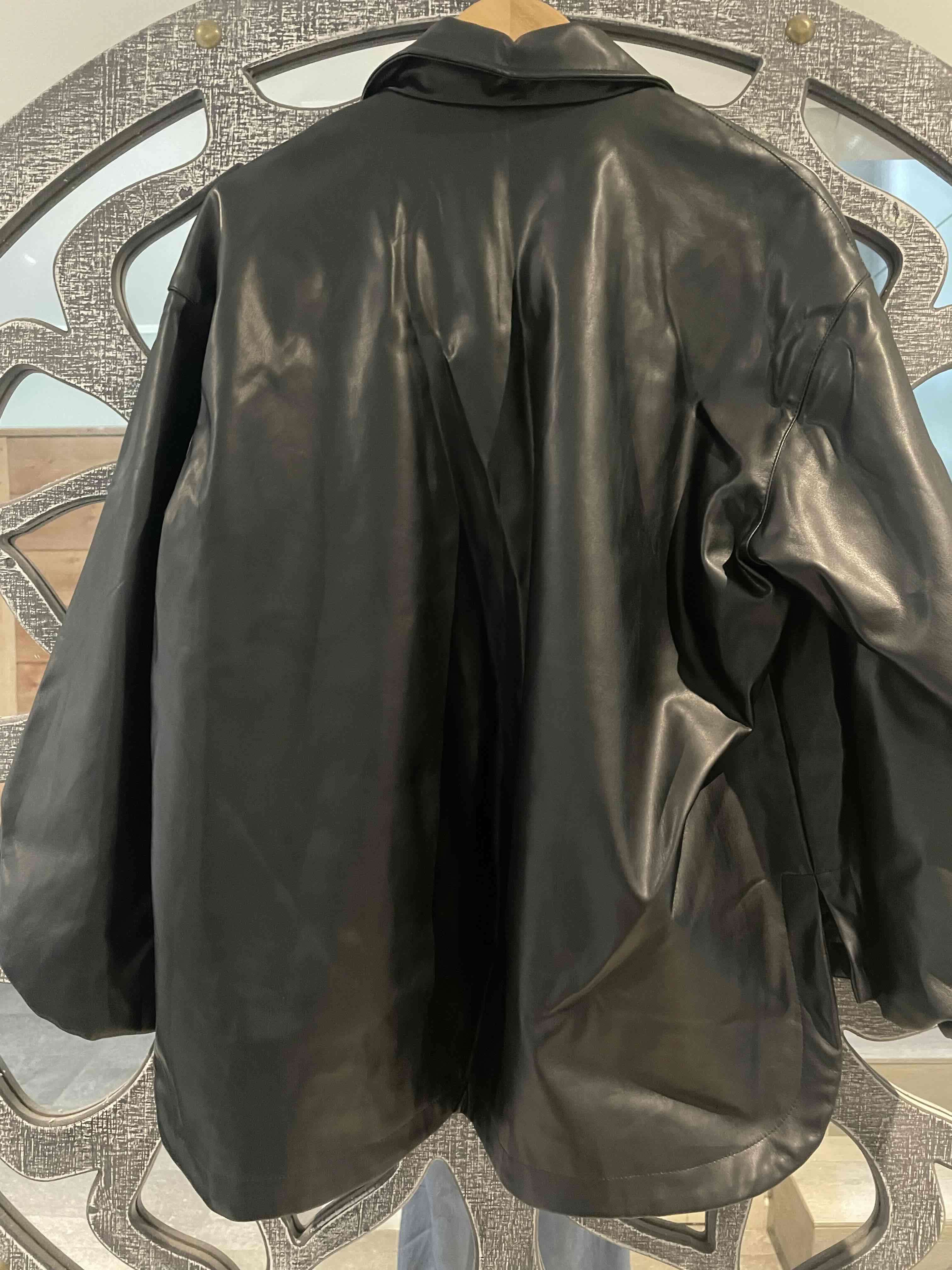 Chaqueta/sobrecamisa bomber negra de ecocuero - miniatura 3