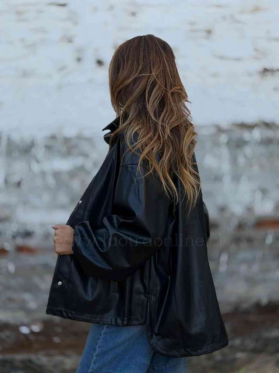 Chaqueta/sobrecamisa bomber negra de ecocuero - miniatura 5